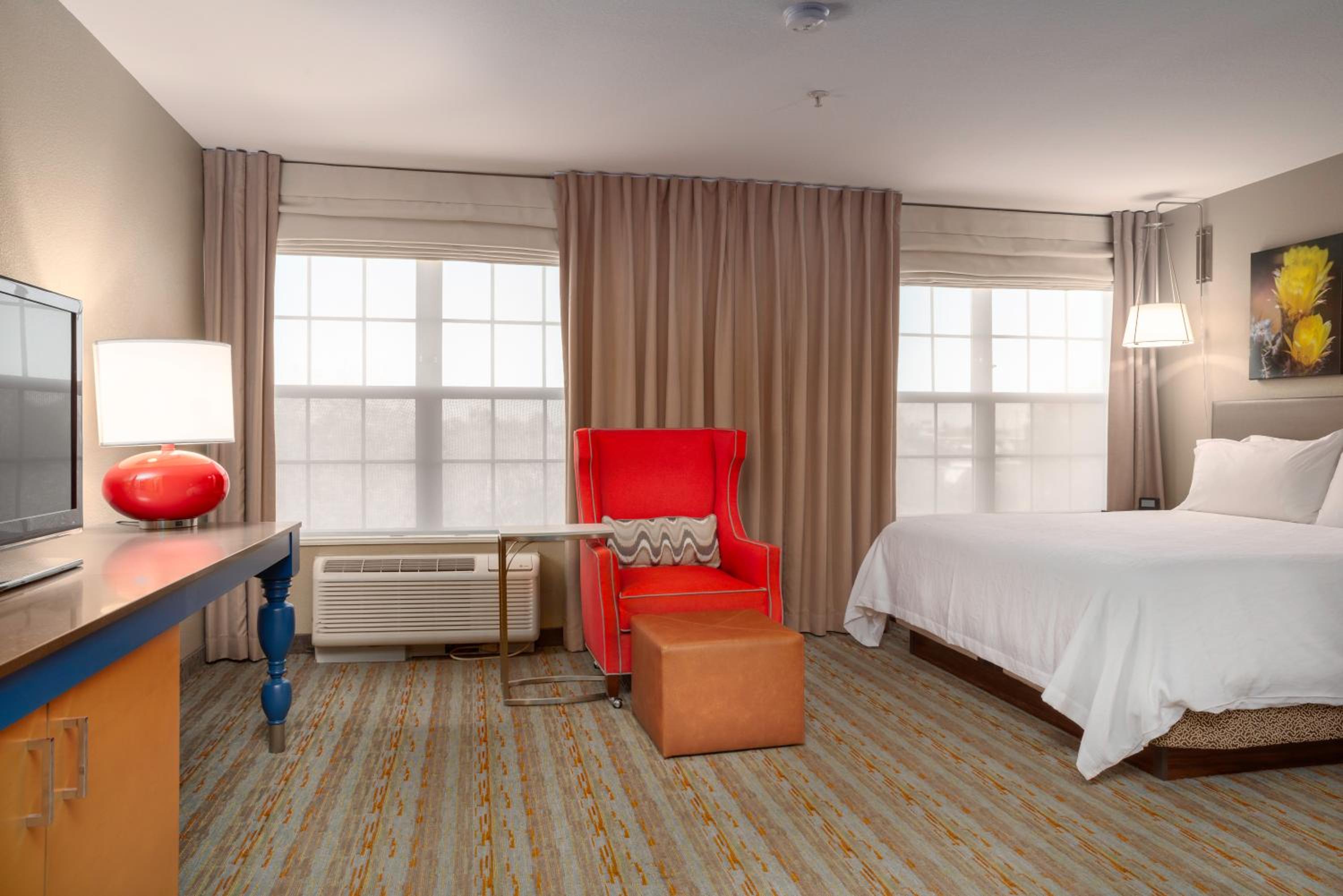 Deluxe King Room - Mobility Access - Photo 1