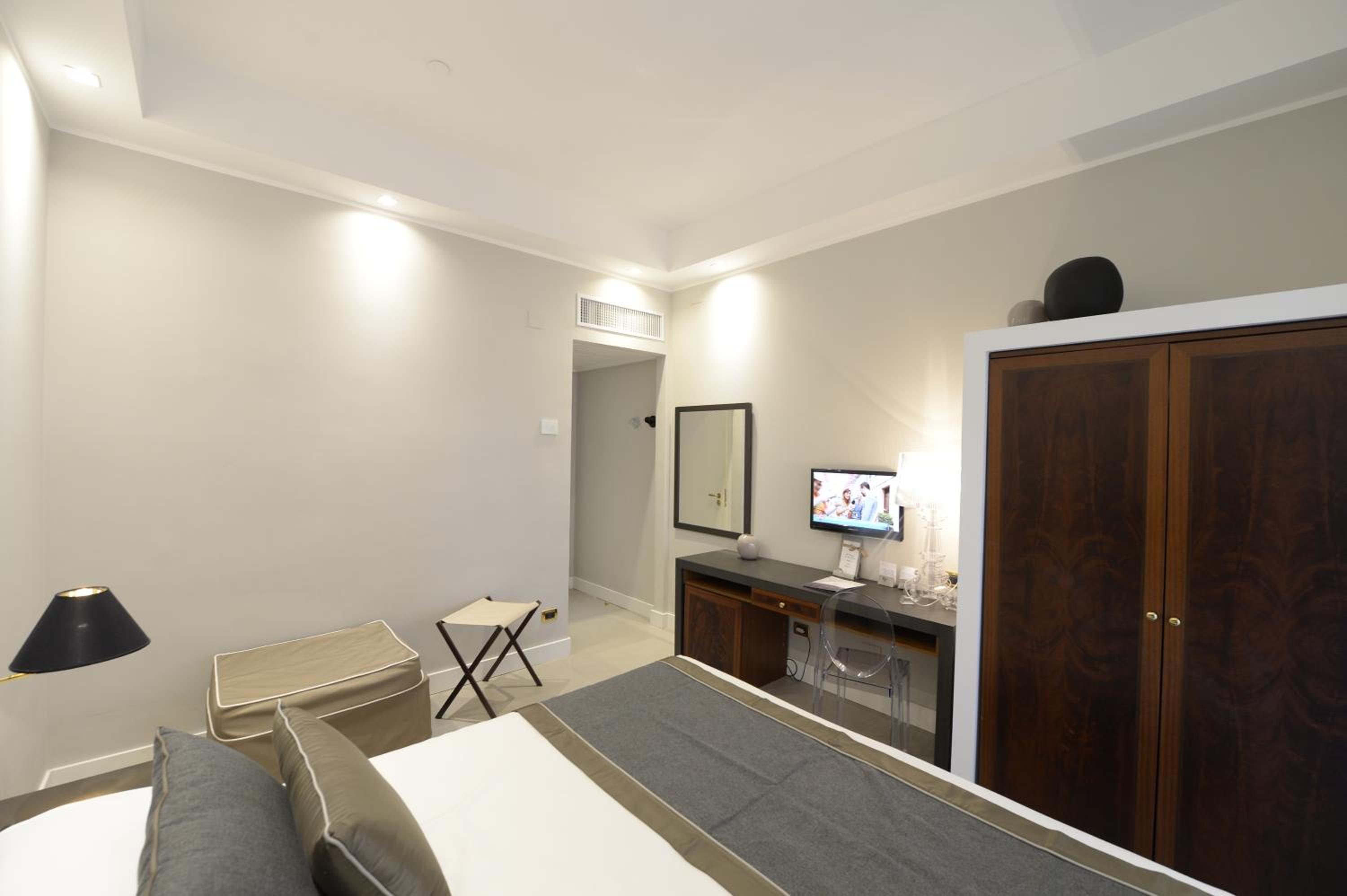 Elegance Triple Room - Photo 2