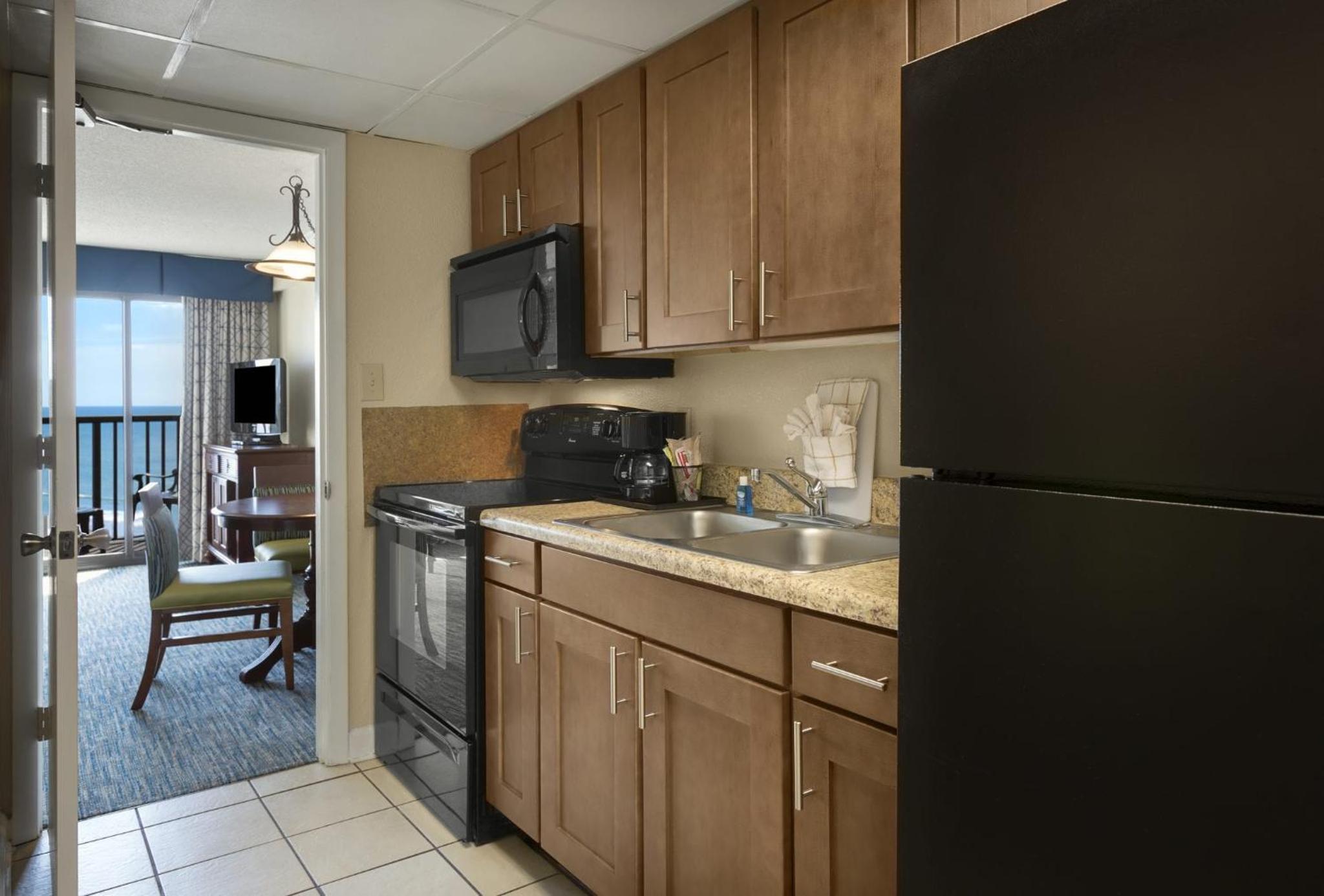 Tower Oceanview Suite - 2 Double Beds with 1 Double Murphy Bed OR Sleeper Sofa - Photo 5