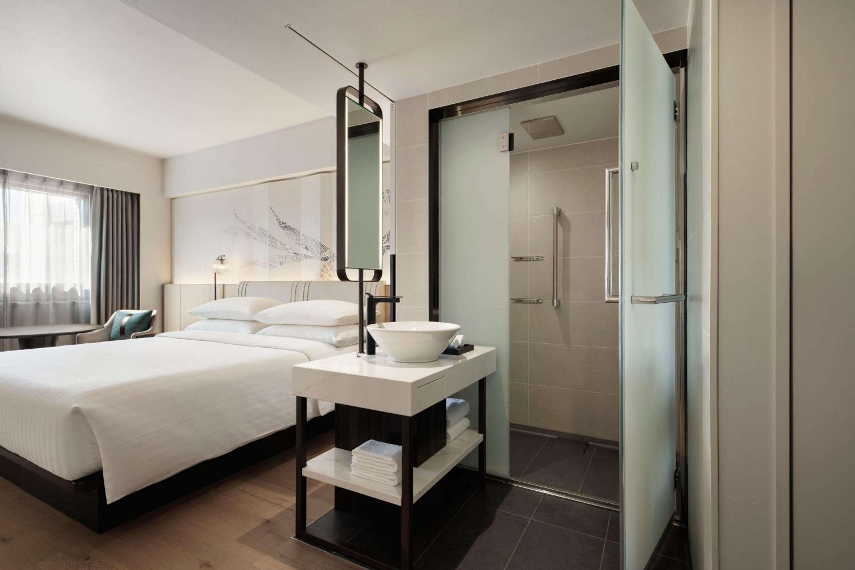 King Room with Shower photo 2