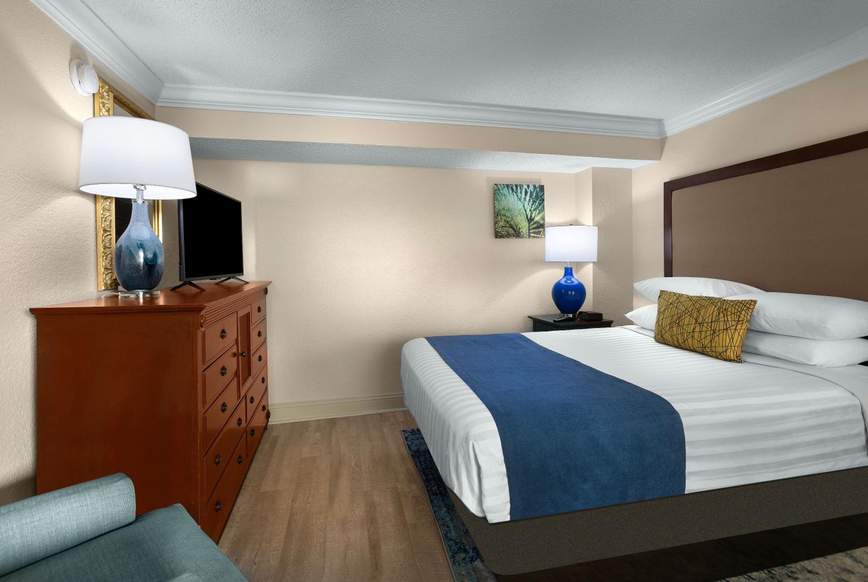 Tower Oceanfront King Suite - 1 King Bed with 1 Double Murphy Bed & 1 Single Sleeper Sofa - Photo 1