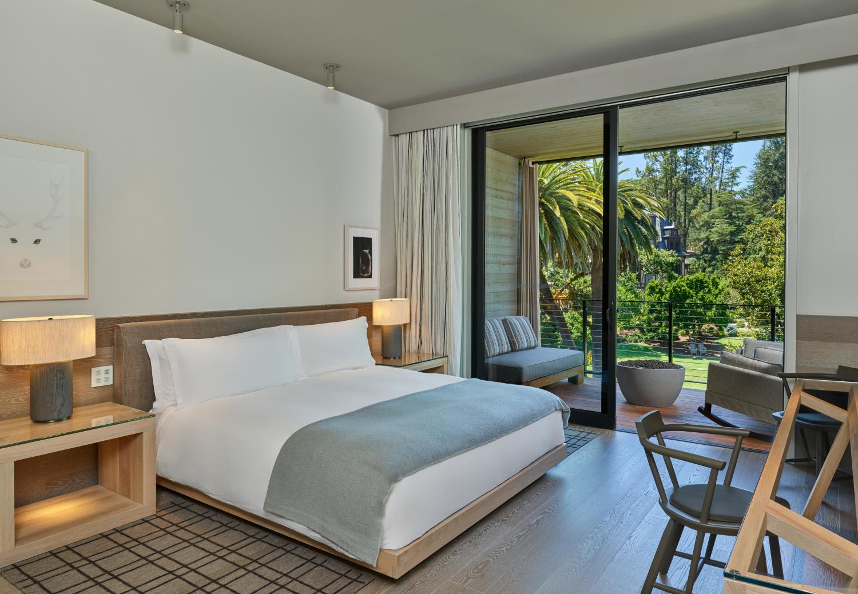 Deluxe King Room with Streamside View and Shower - Mobility Access