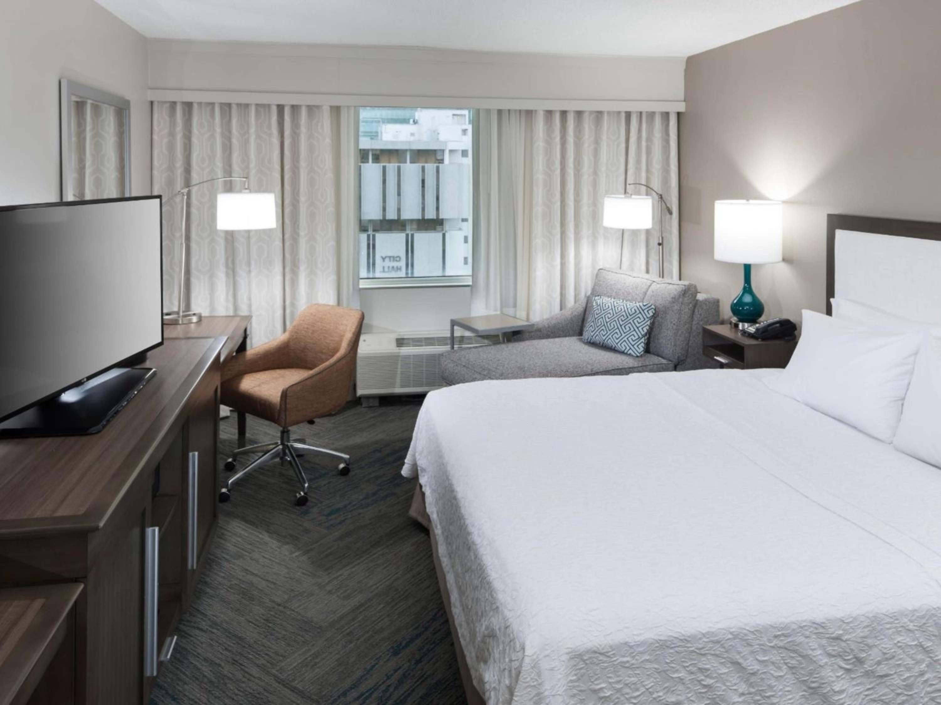 Deluxe King Room - Photo 4