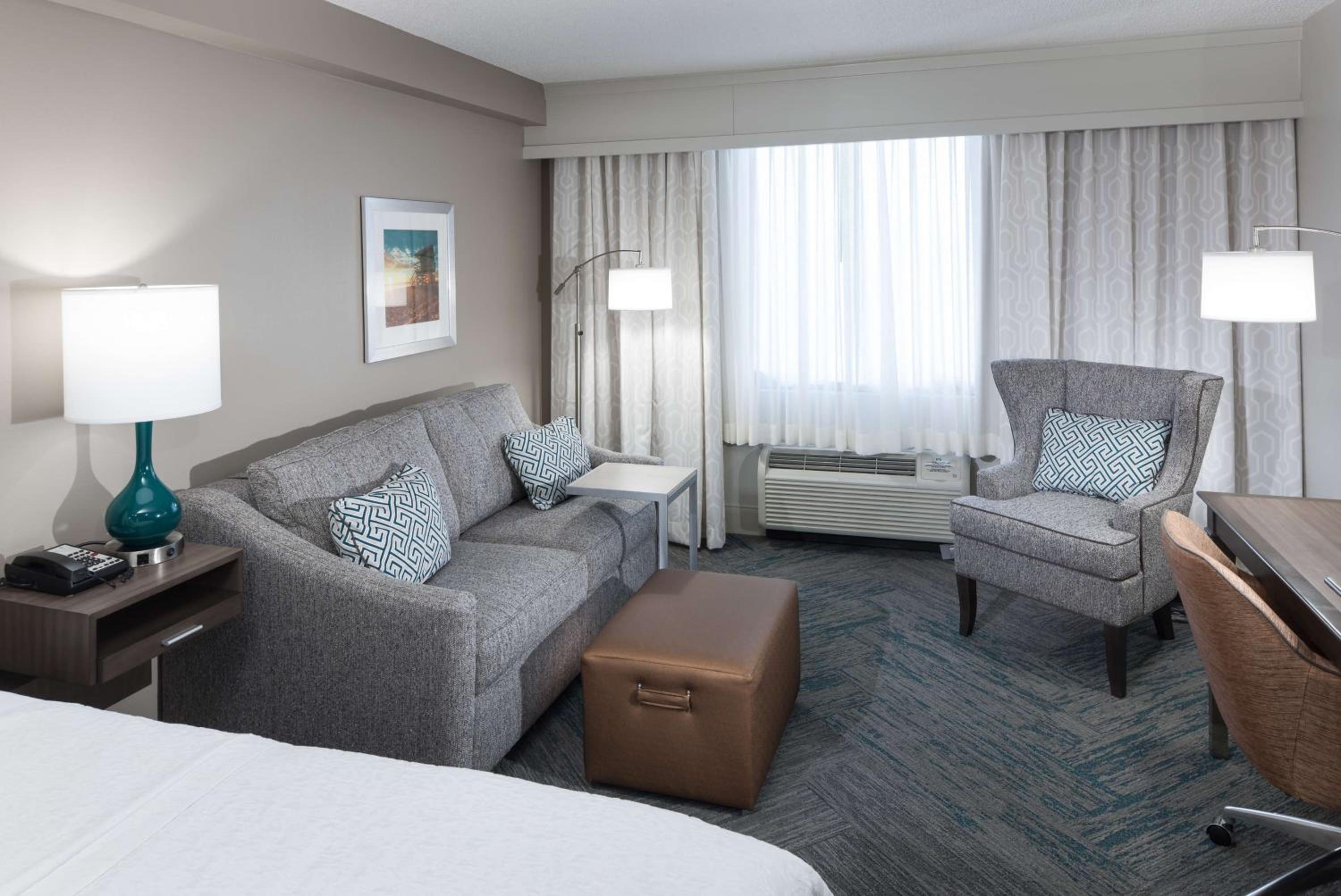 King Room with Sofa Bed and Study - Non-Smoking - Photo 2