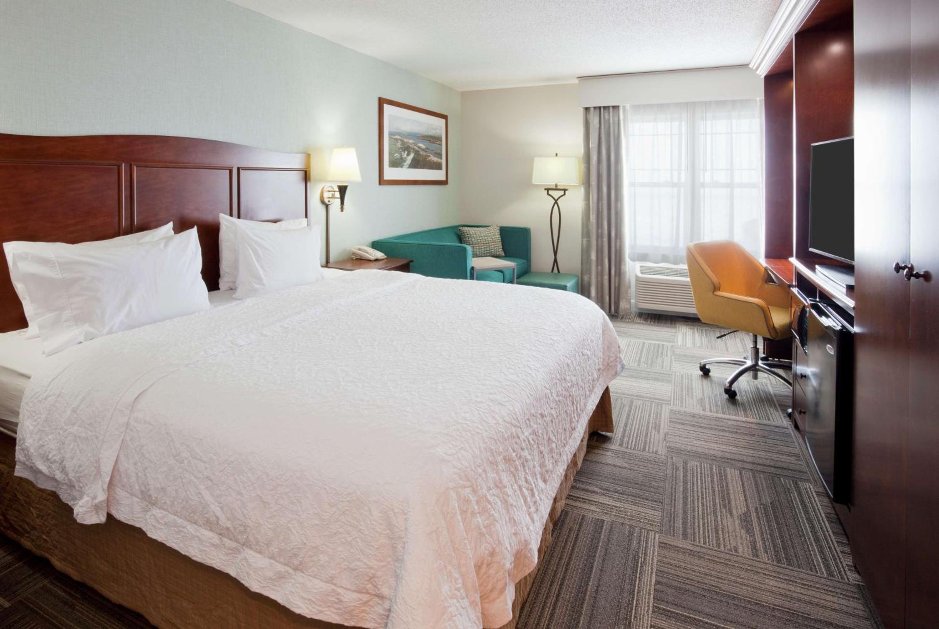 King Room with Lake View - Non-Smoking - Photo 3