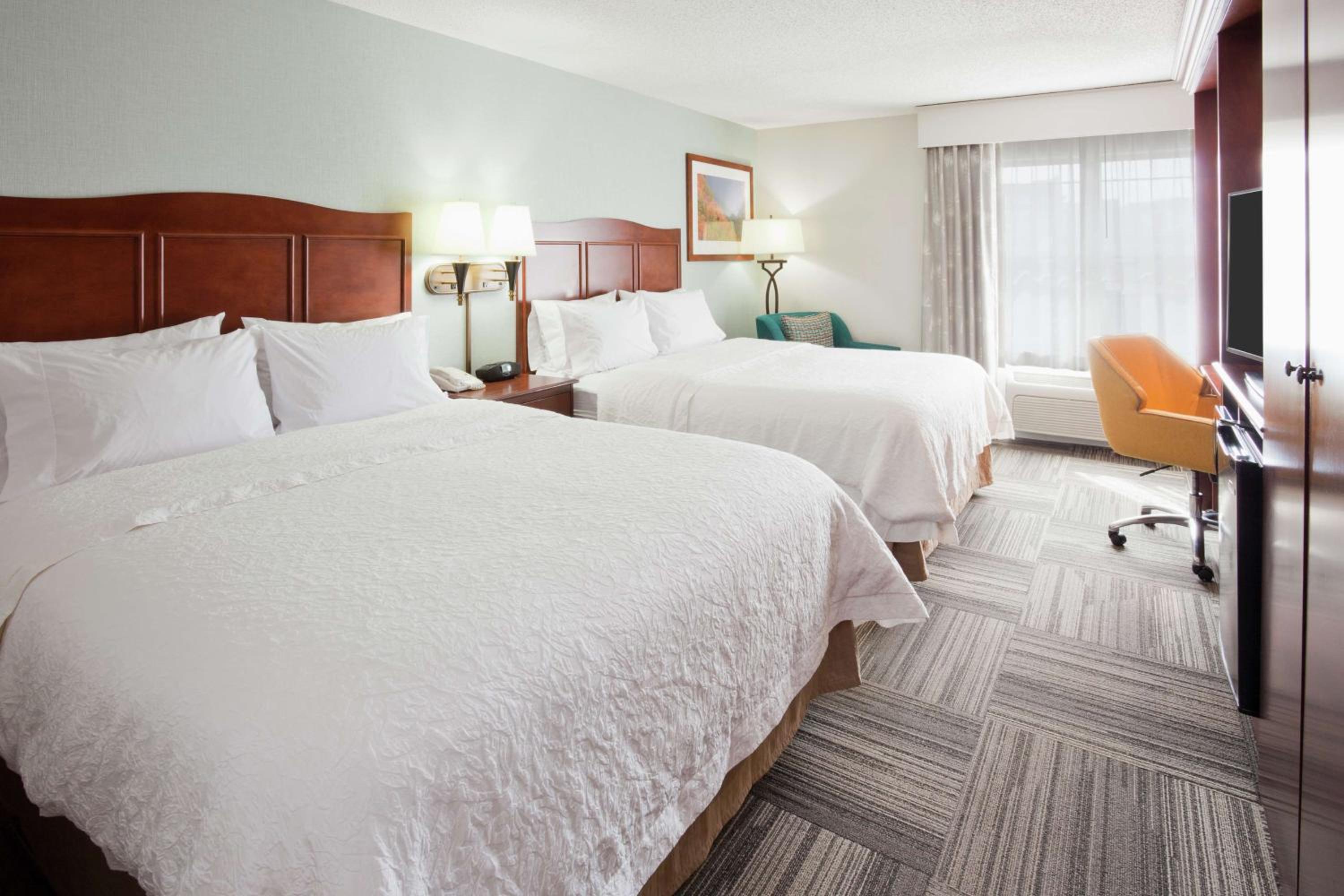 Queen Room with Two Queen Beds and City View - Non-Smoking - Photo 2