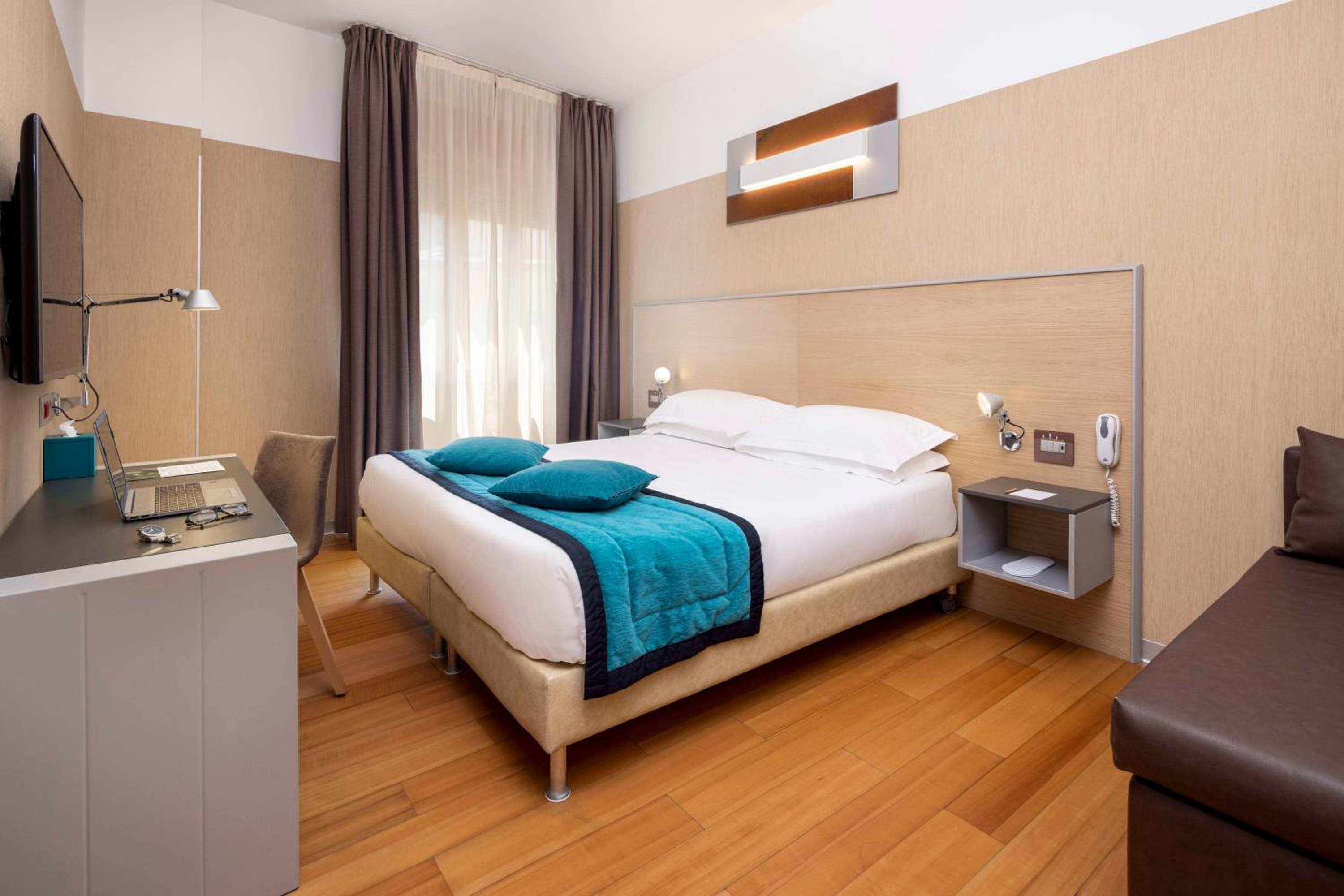 Deluxe King Room with Sofa Bed - Photo 1