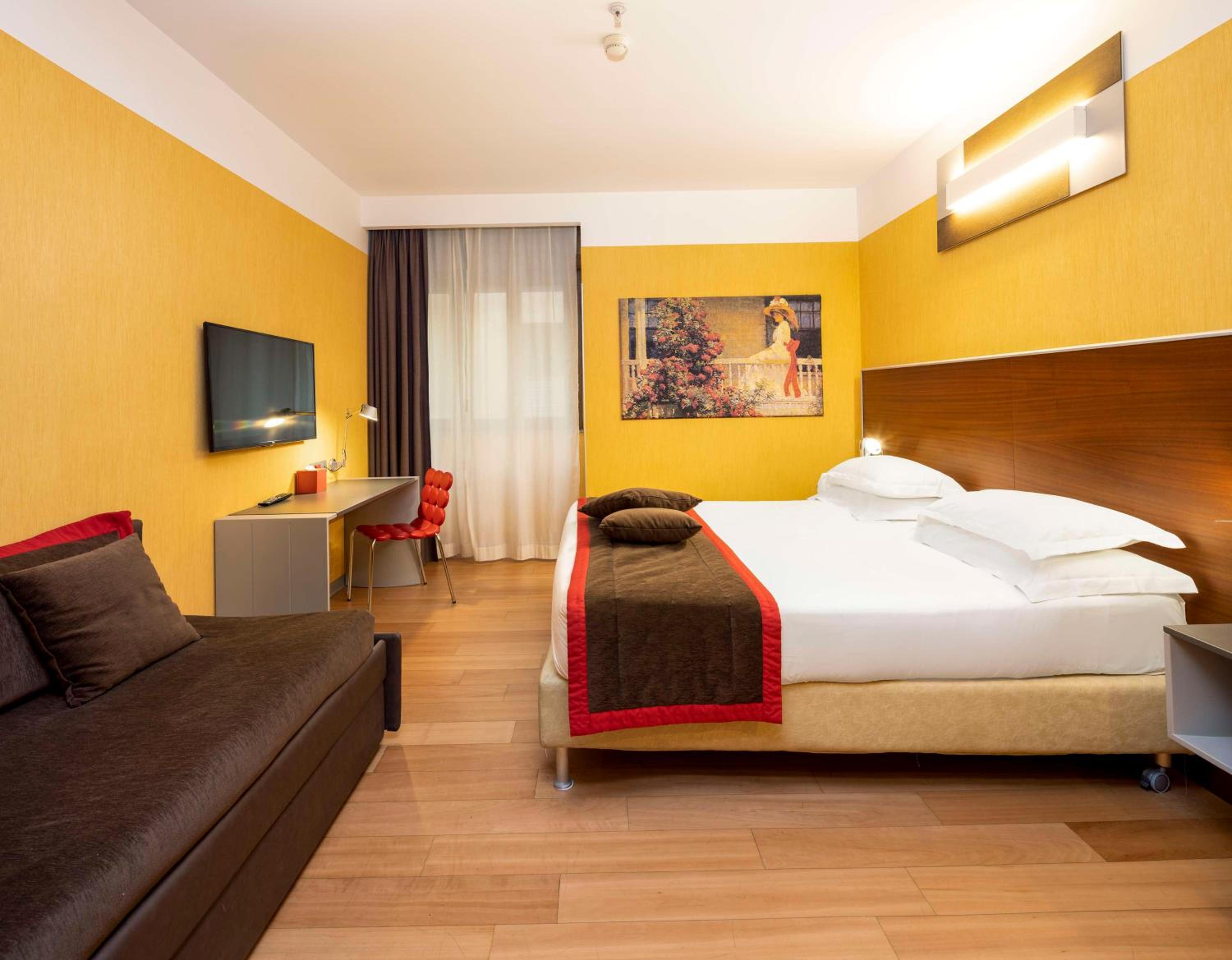 Family King Room with Bunk Beds - Photo 4