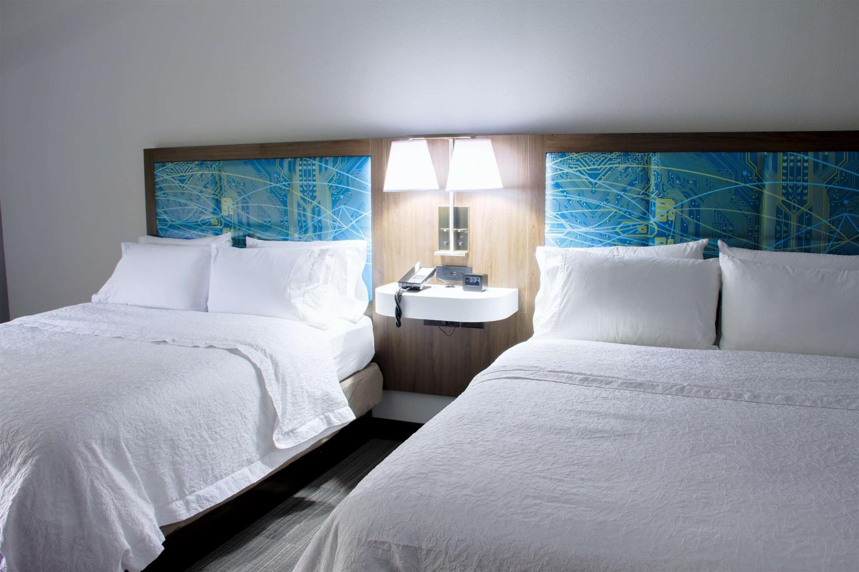 Queen Room with Two Queen Beds - Non-Smoking - Photo 1