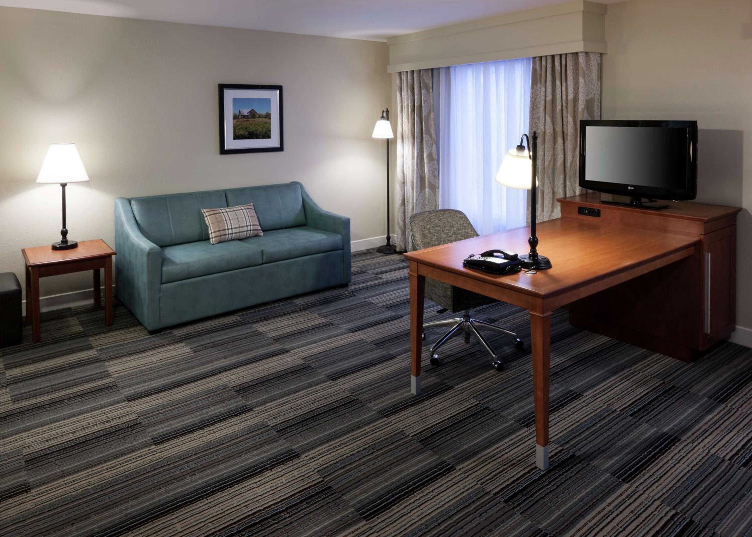 King Suite with Roll-In Shower - Mobility and Hearing Access/Non-Smoking - Photo 3