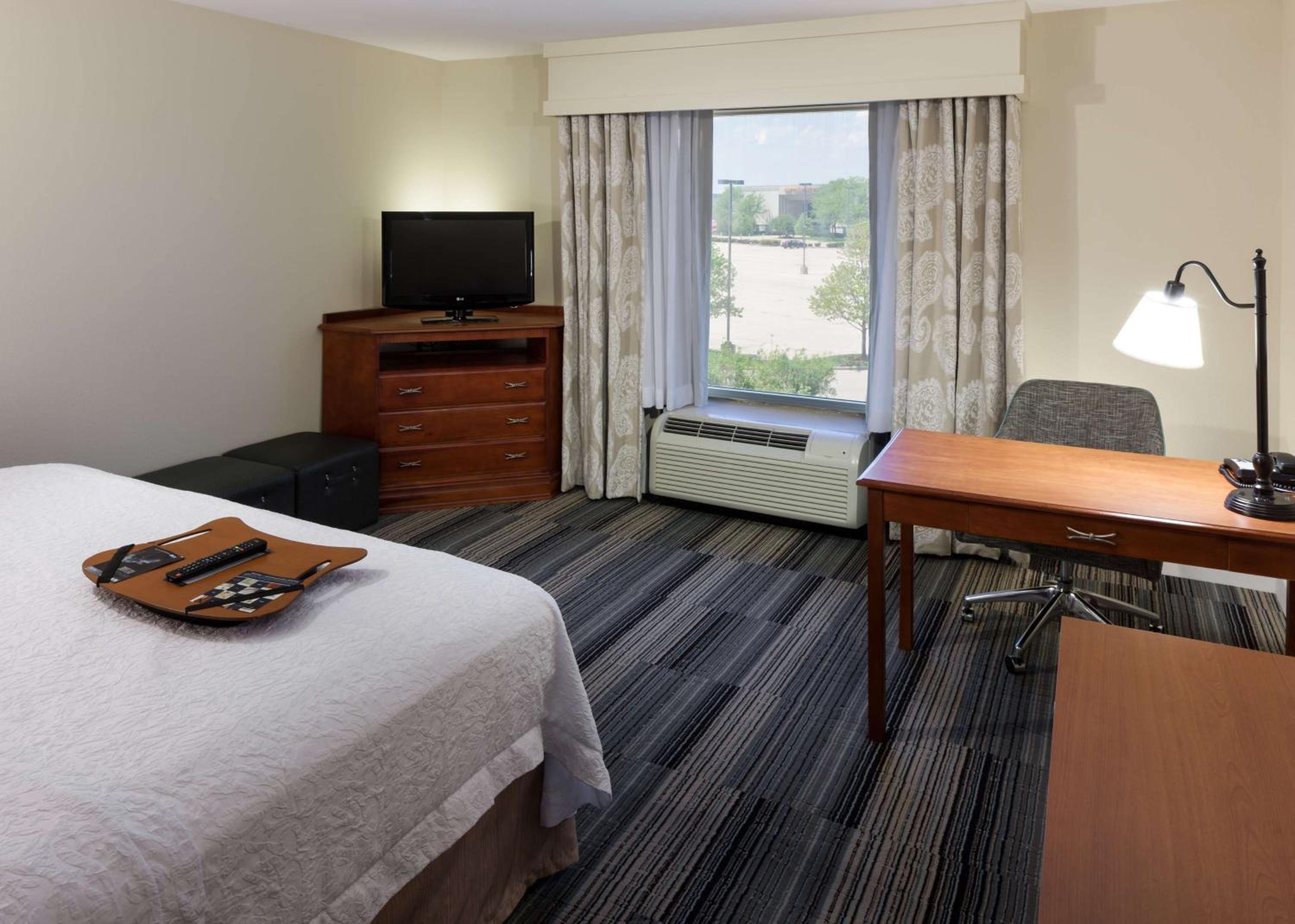 King Room with King Bed - Non-Smoking - Photo 1