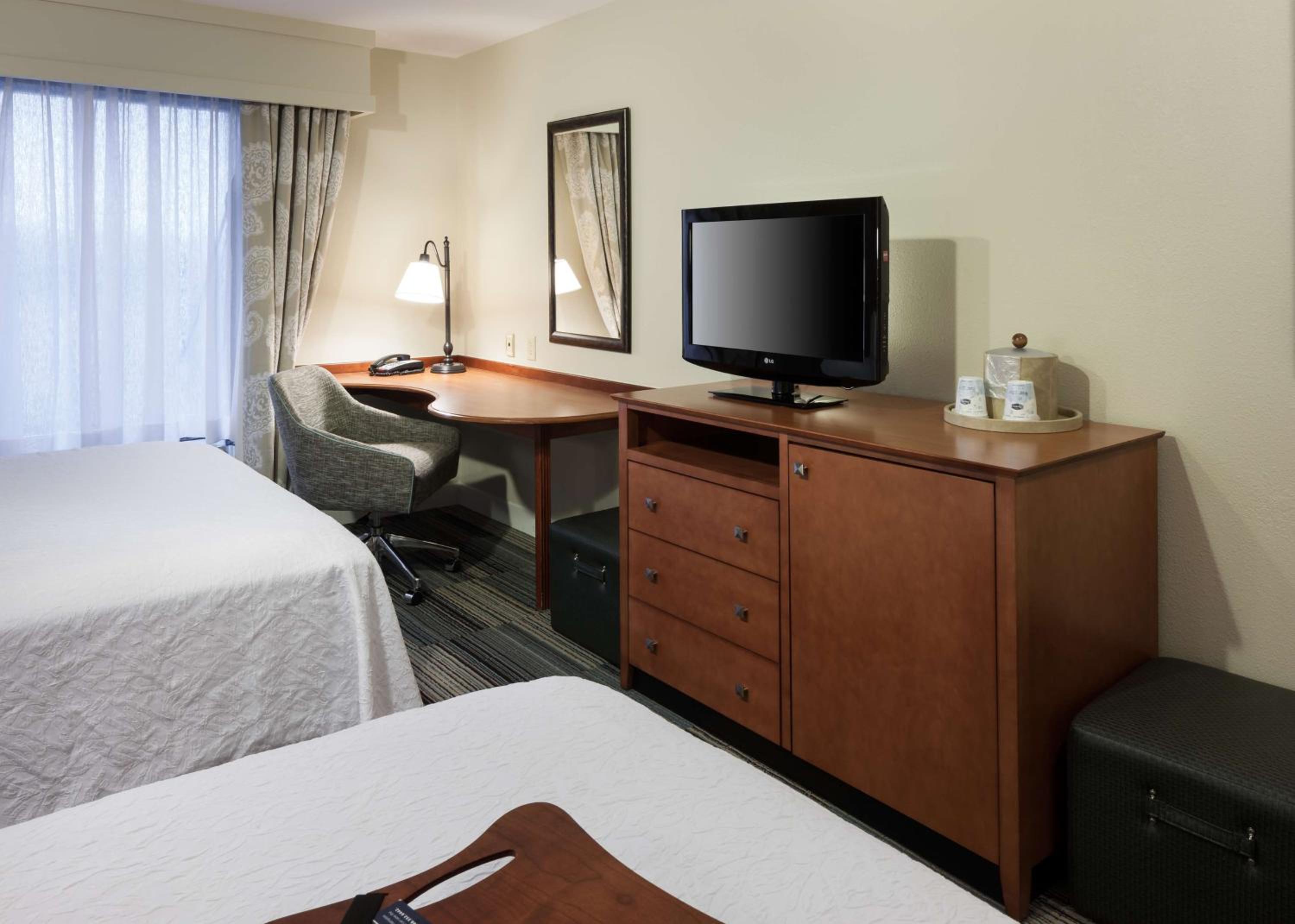 Room with Two Queen Beds - Non-Smoking - Photo 2