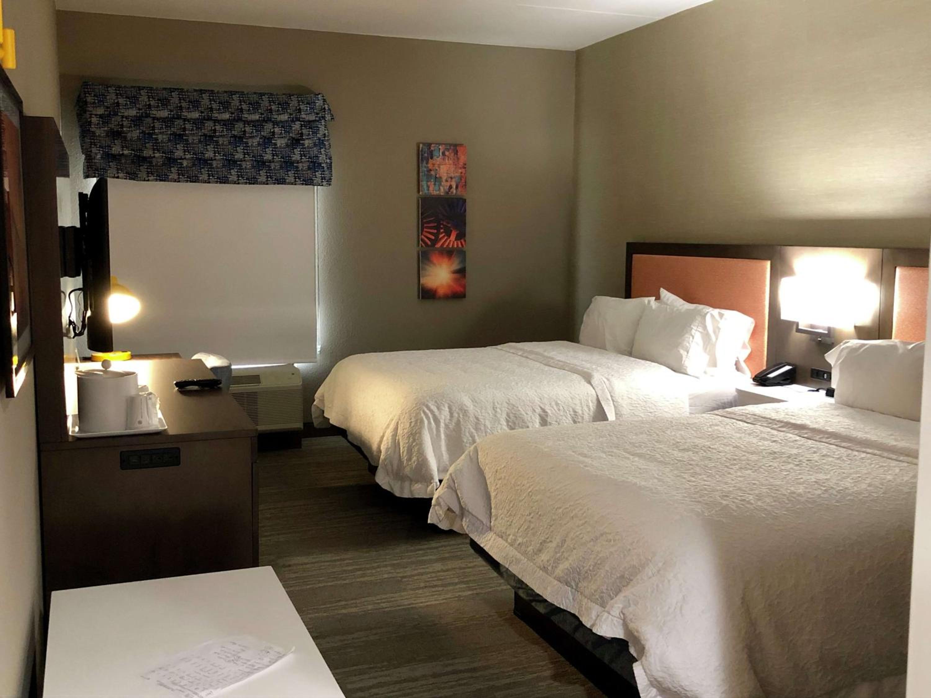 Room with Two Queen Beds - Non-Smoking - Photo 1