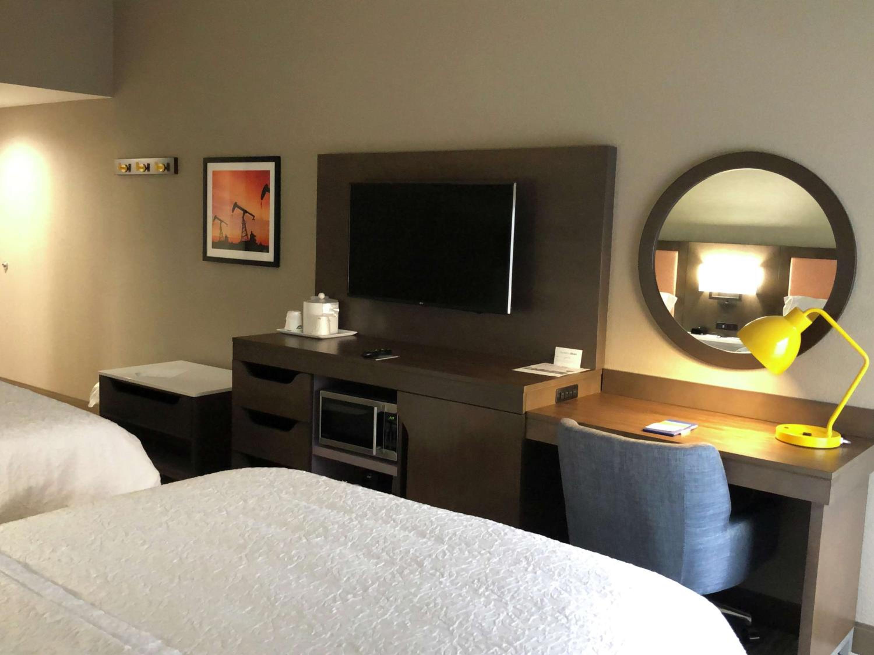 Room with Two Queen Beds - Non-Smoking - Photo 2