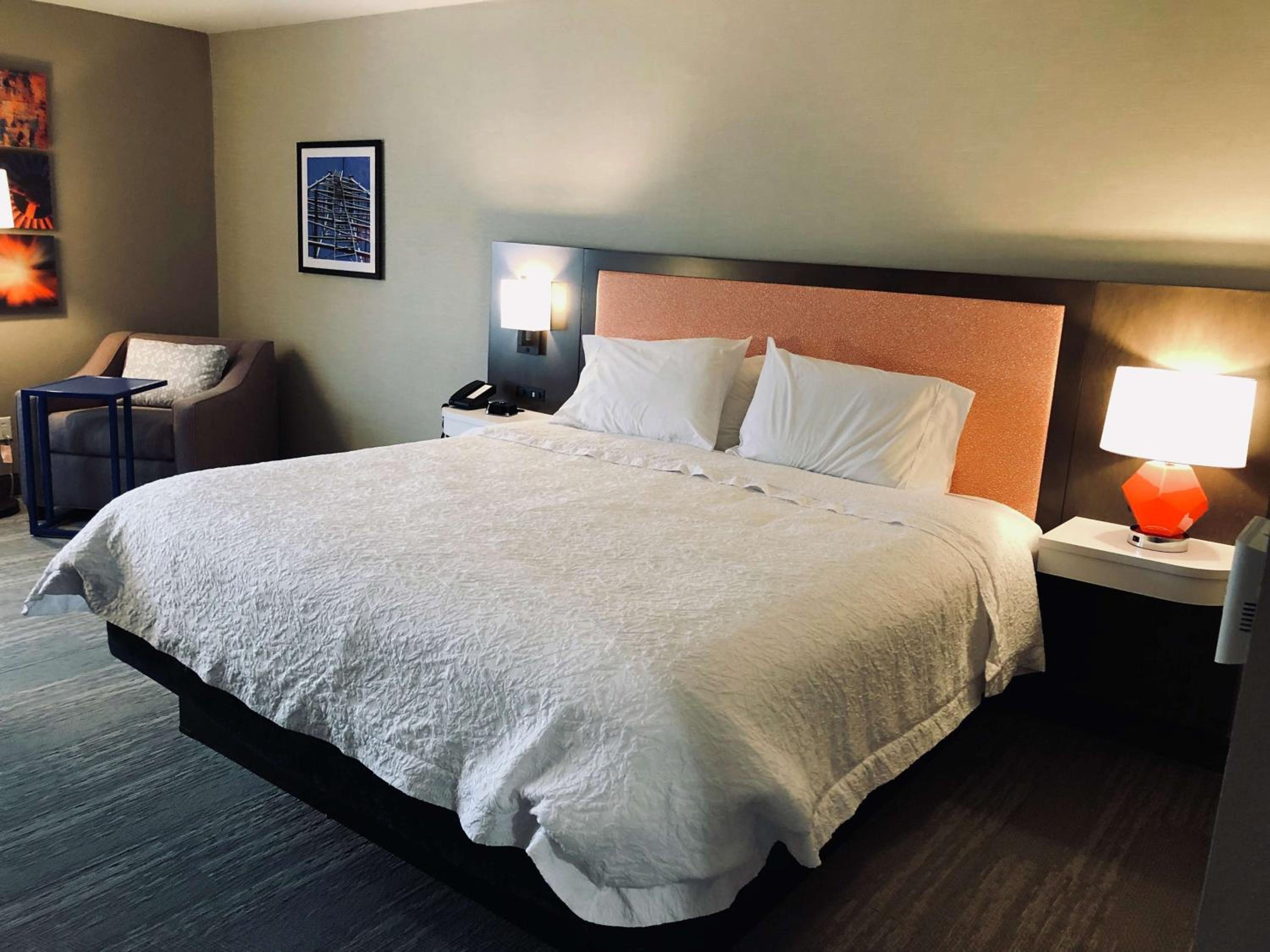 King Room with King Bed - Non-Smoking - Photo 1