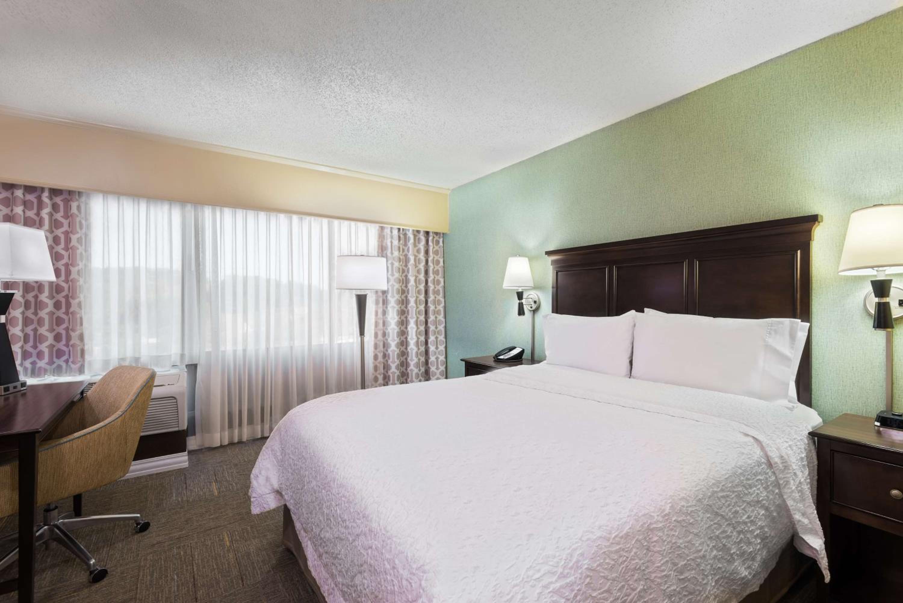 Queen Room - Non-Smoking - Photo 1