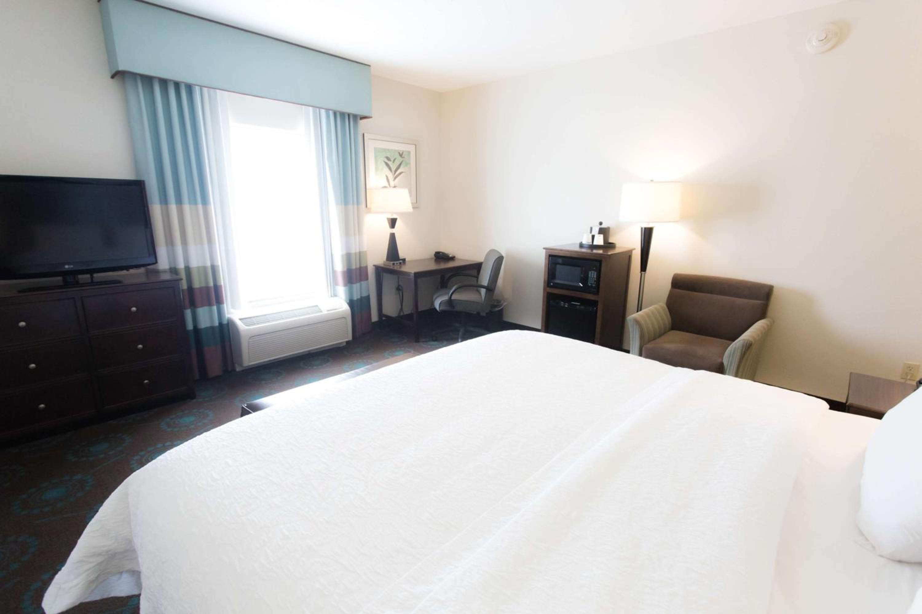 King Room with King Bed - Non-Smoking - Photo 1