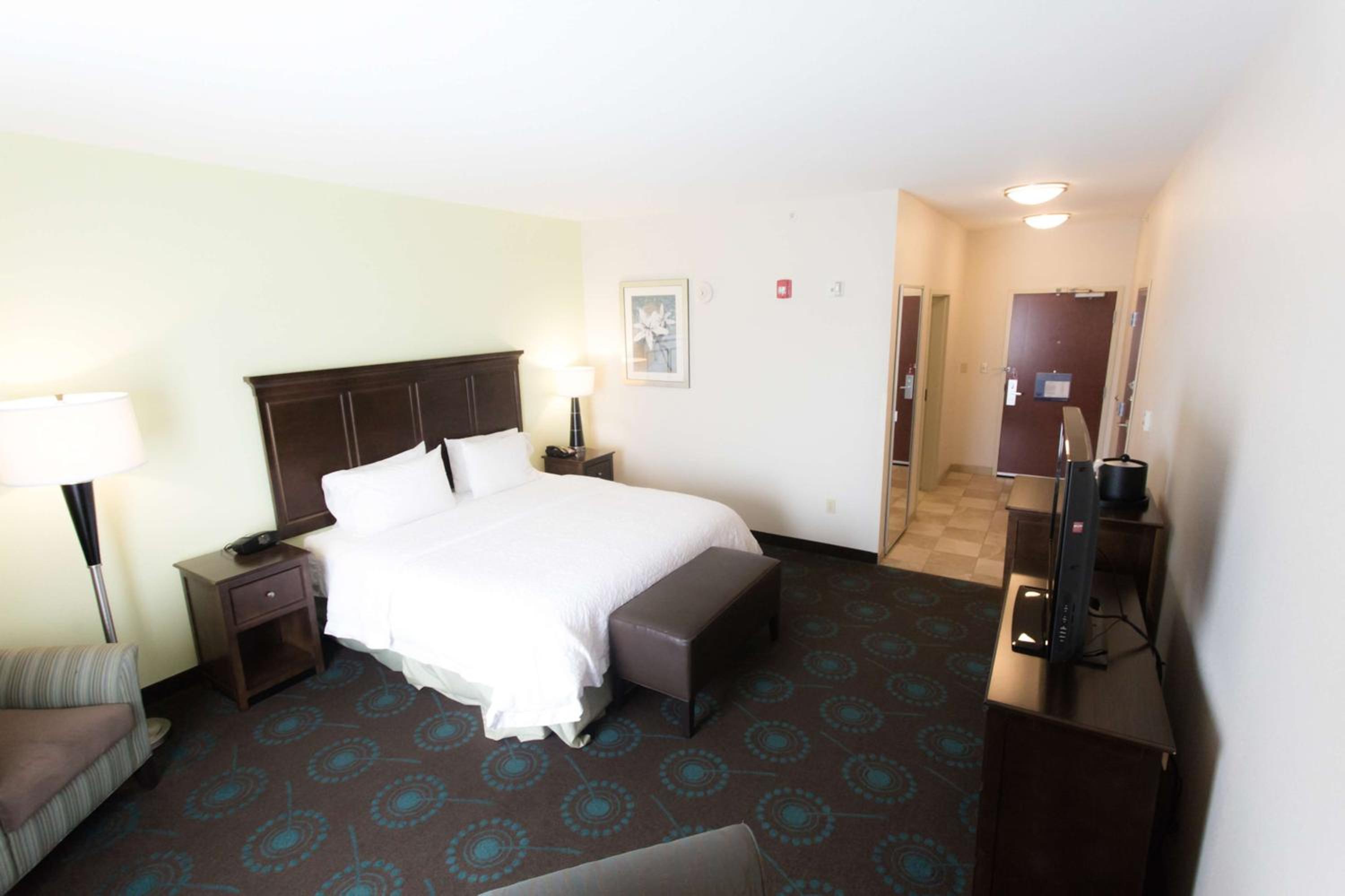 King Room with Accessible Tub - Mobility and Hearing Access/Non-Smoking - Photo 1
