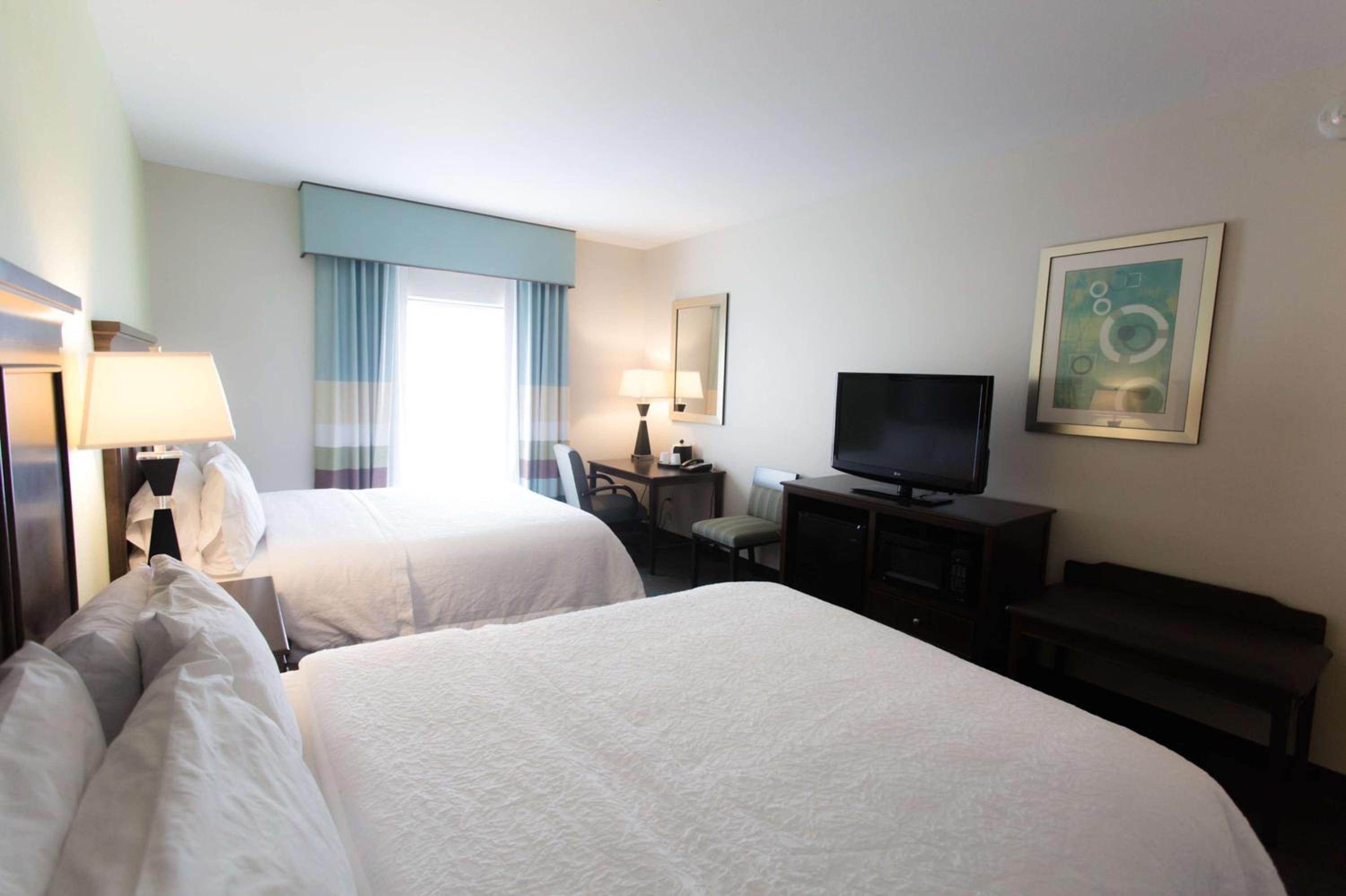 Room with Two Queen Beds - Non-Smoking - Photo 3