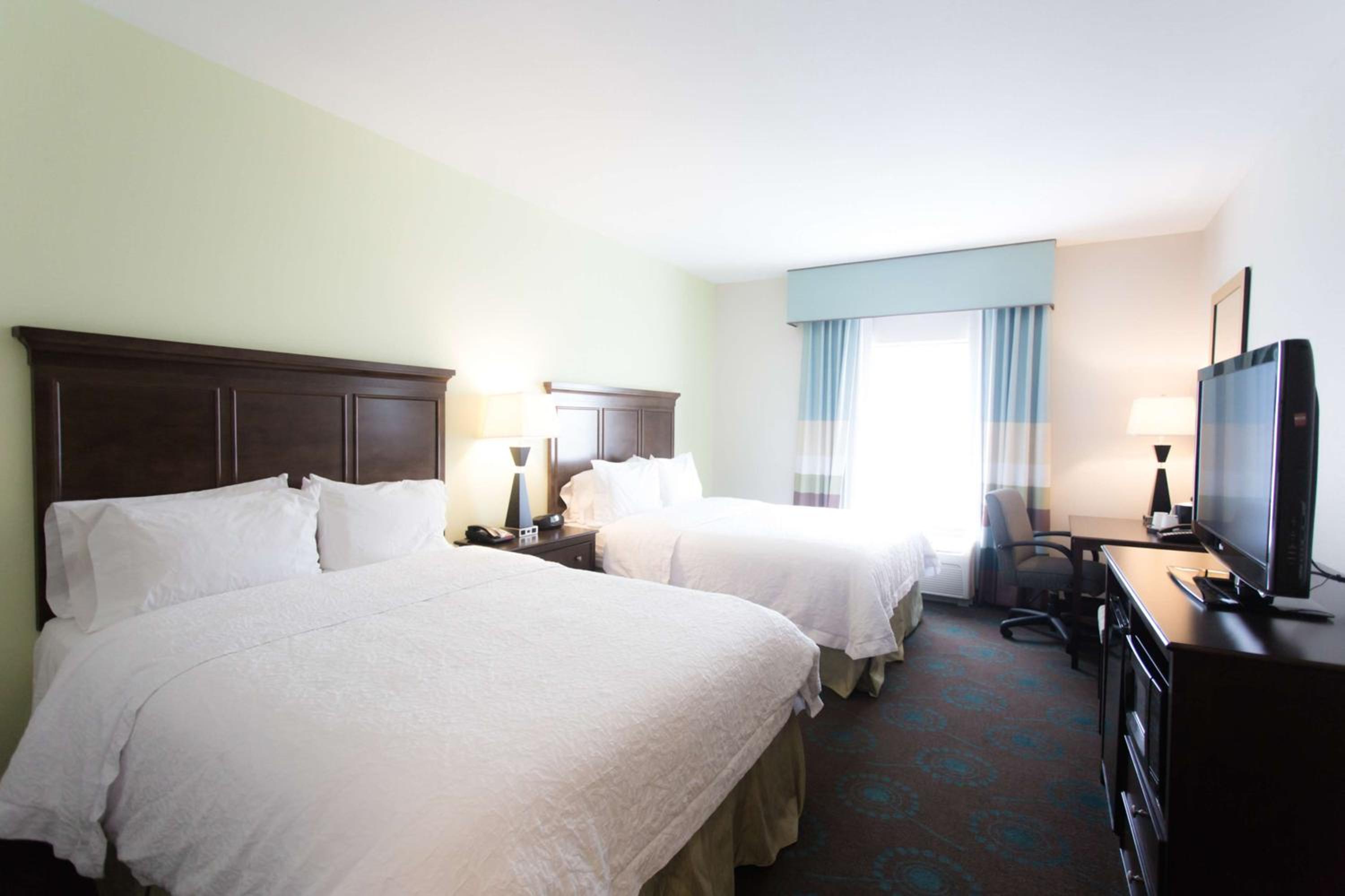 Room with Two Queen Beds - Non-Smoking - Photo 2