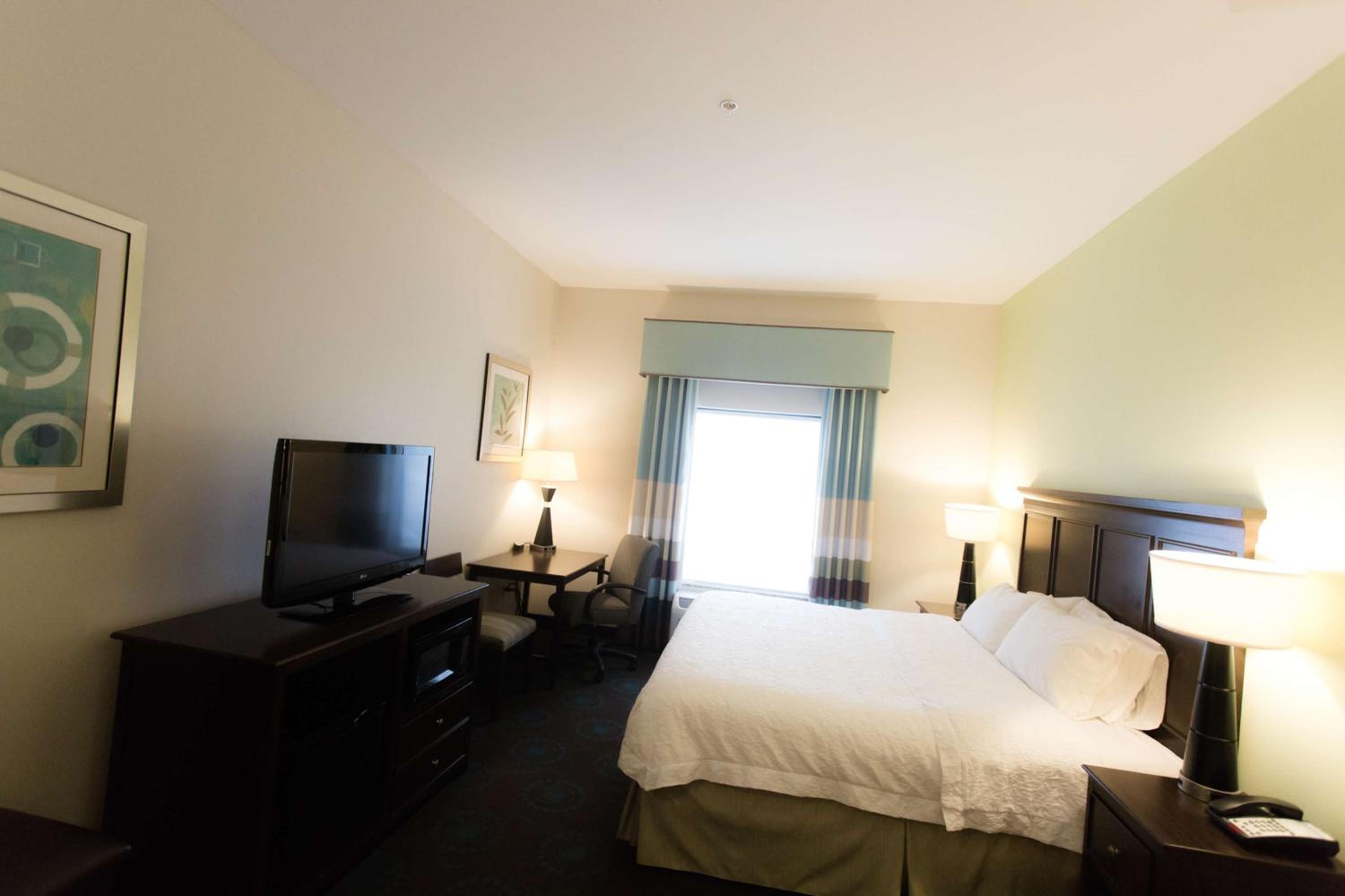 King Studio Suite with Whirlpool - Non-Smoking - Photo 3