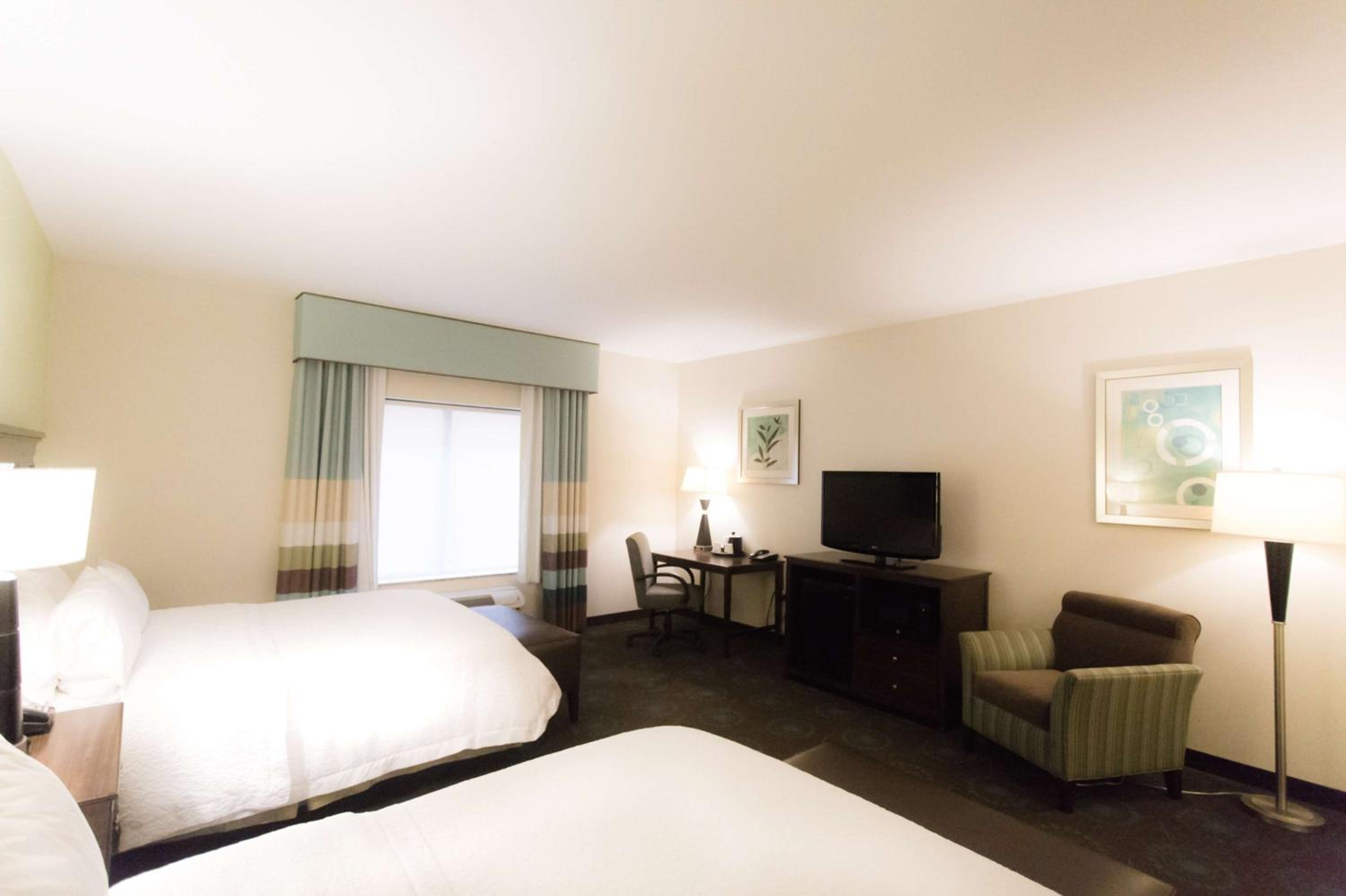 Room with Two Queen Beds - Non-Smoking - Photo 5