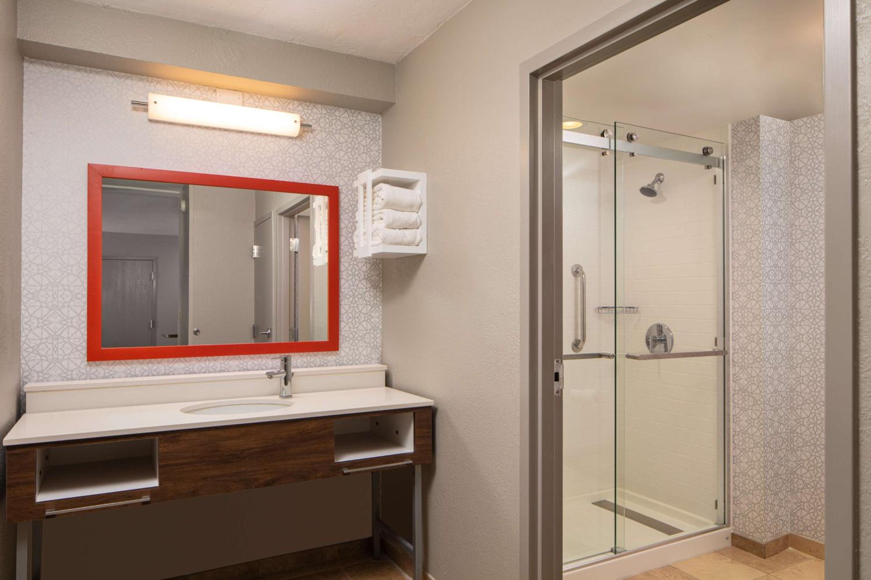 One-Bedroom King Suite with Kitchen - Non-Smoking