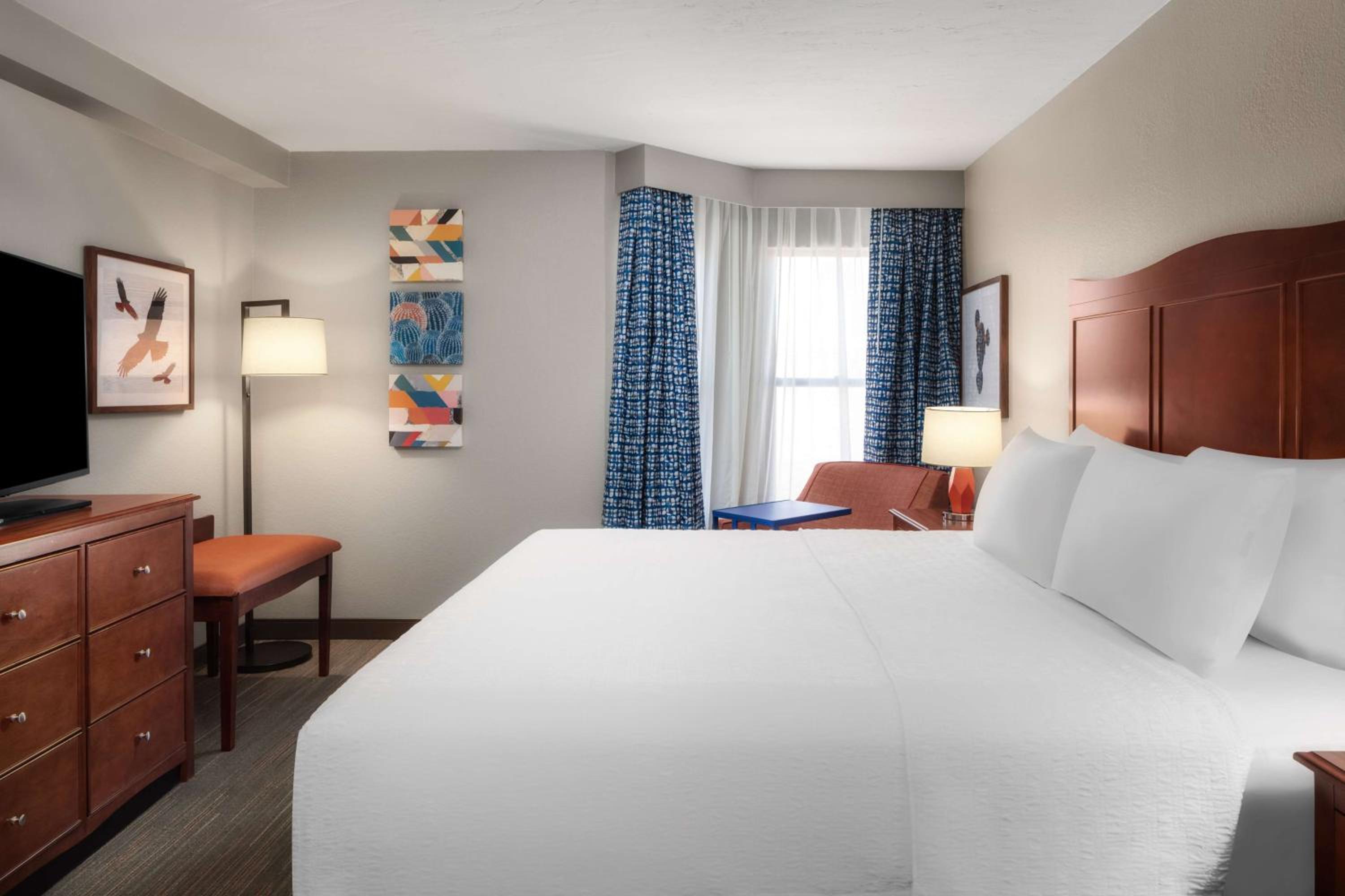 One-Bedroom King Suite with Kitchen - Non-Smoking