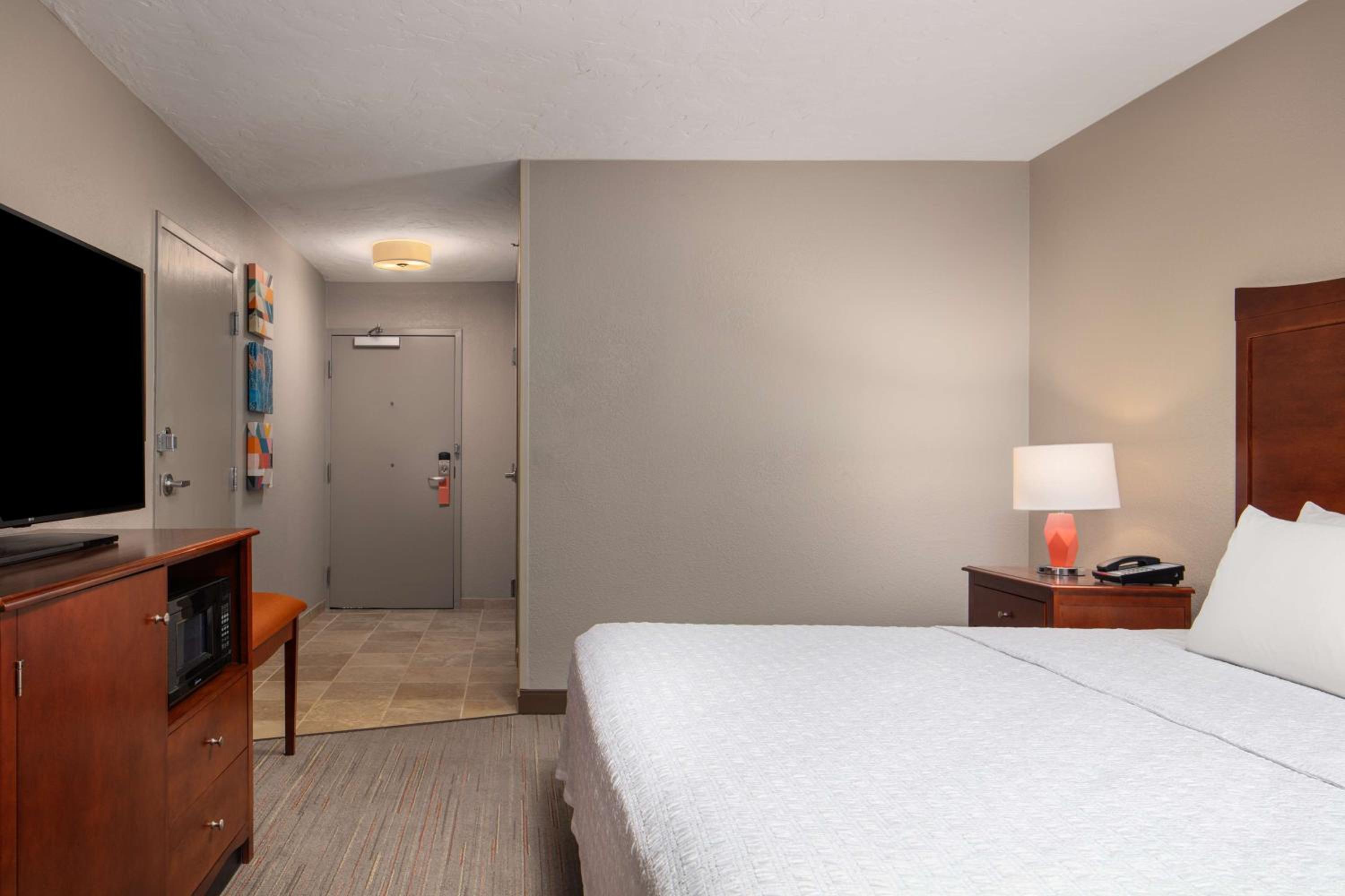 King Room with Roll-In Shower - Mobility Access/Non-Smoking