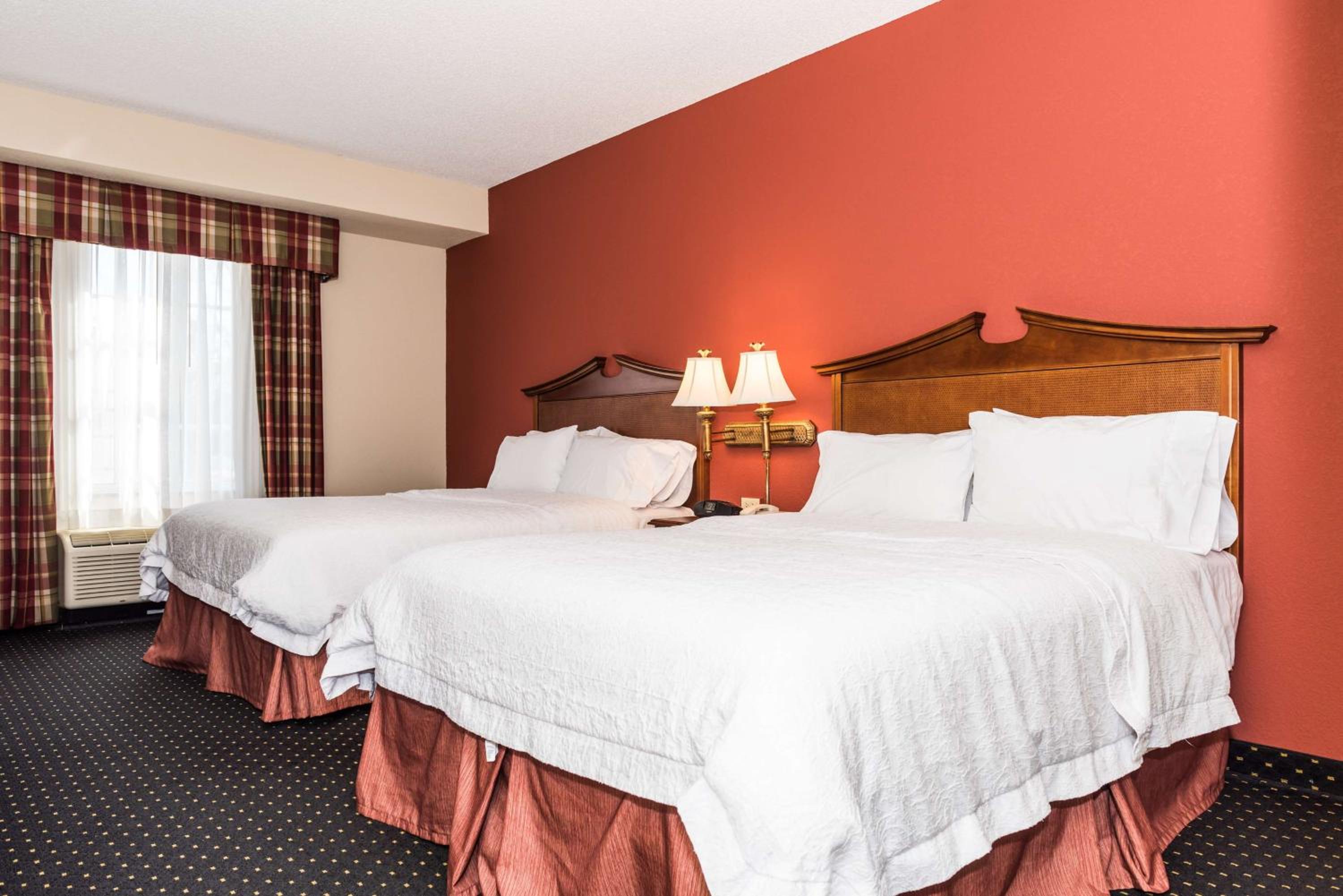 Room with Two Queen Beds - Non-Smoking - Photo 3
