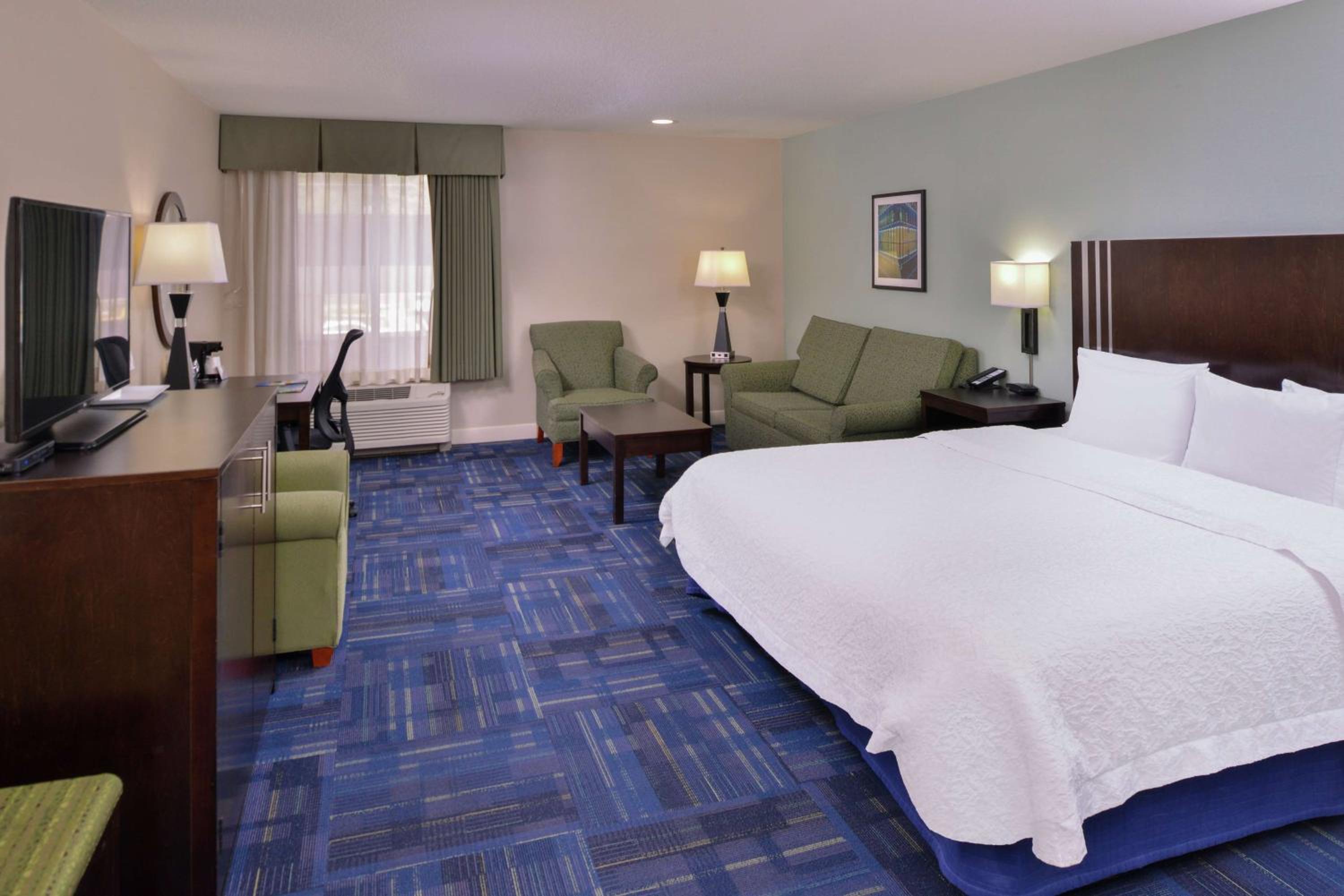 King Room with Sofa Bed - Non-Smoking - Photo 3