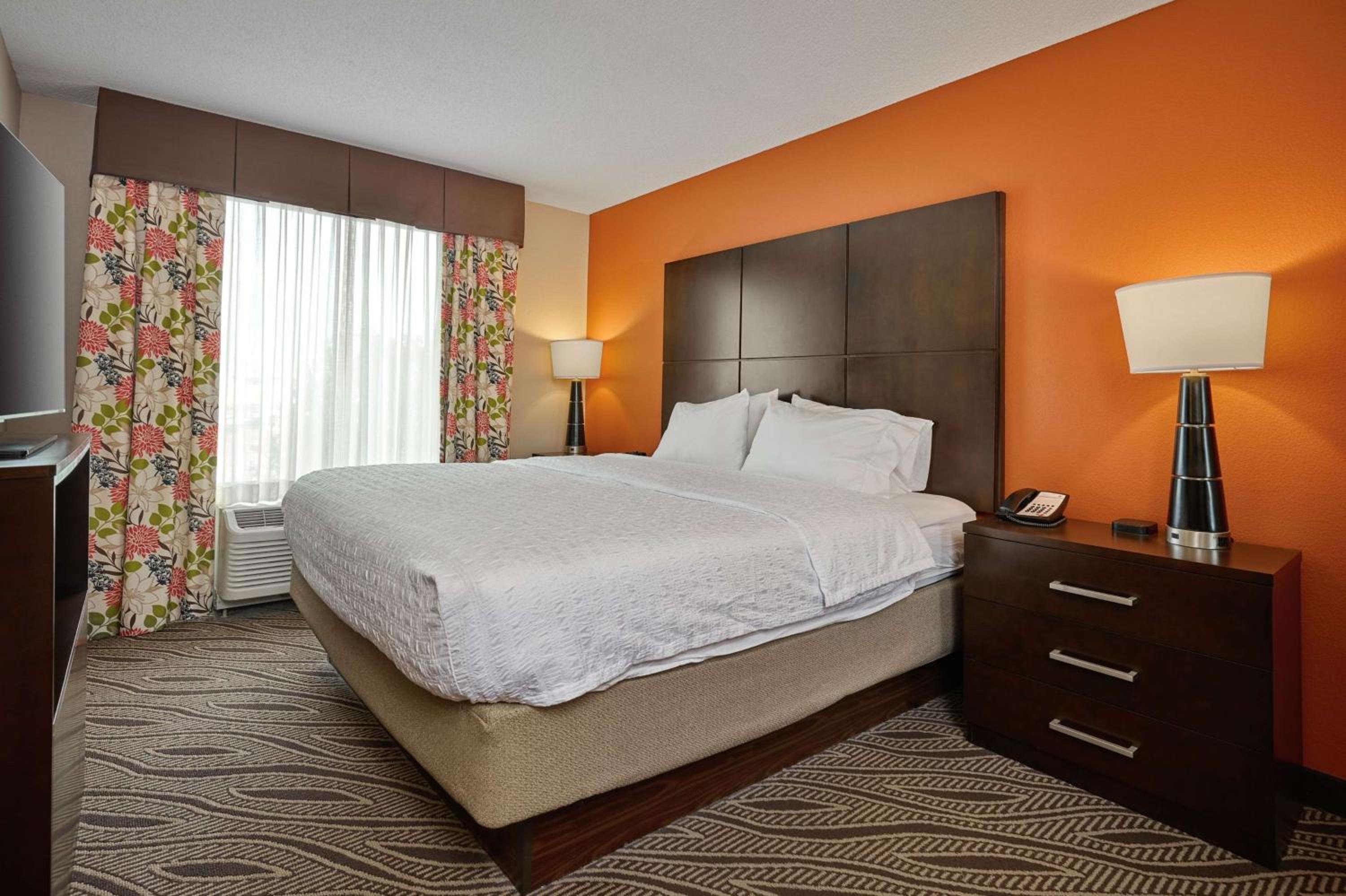 King Room with King Bed - Non-Smoking photo 1