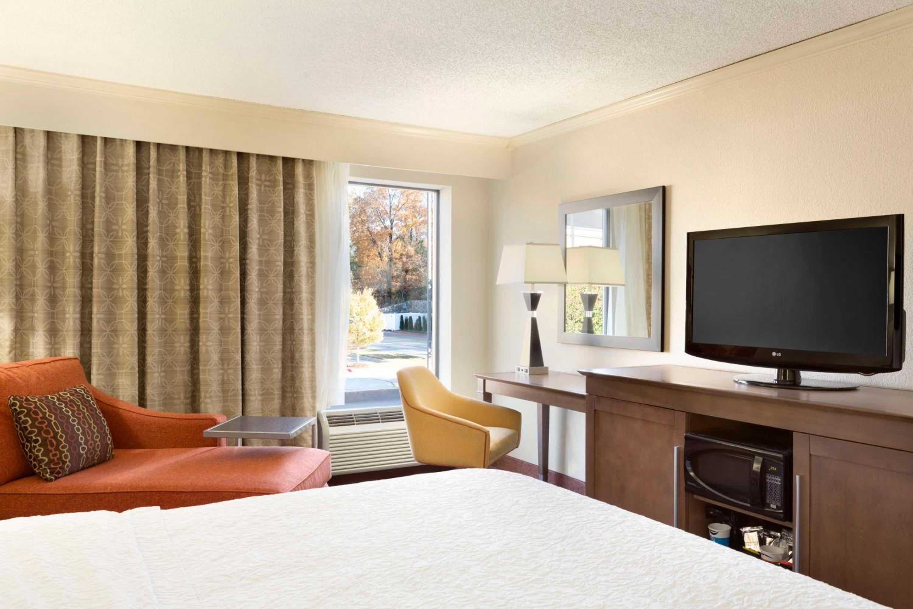 King Room with King Bed - Non-Smoking