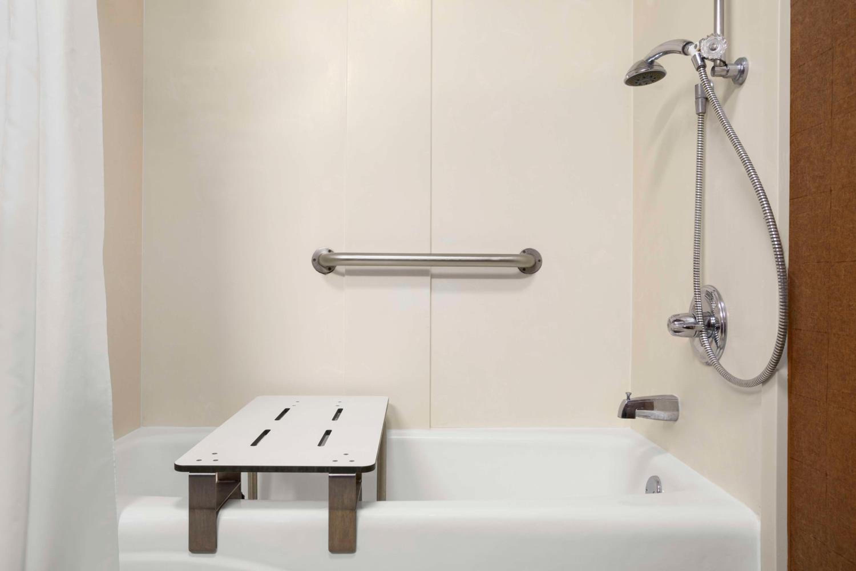 King Room - Mobility Access/Non-Smoking photo 3
