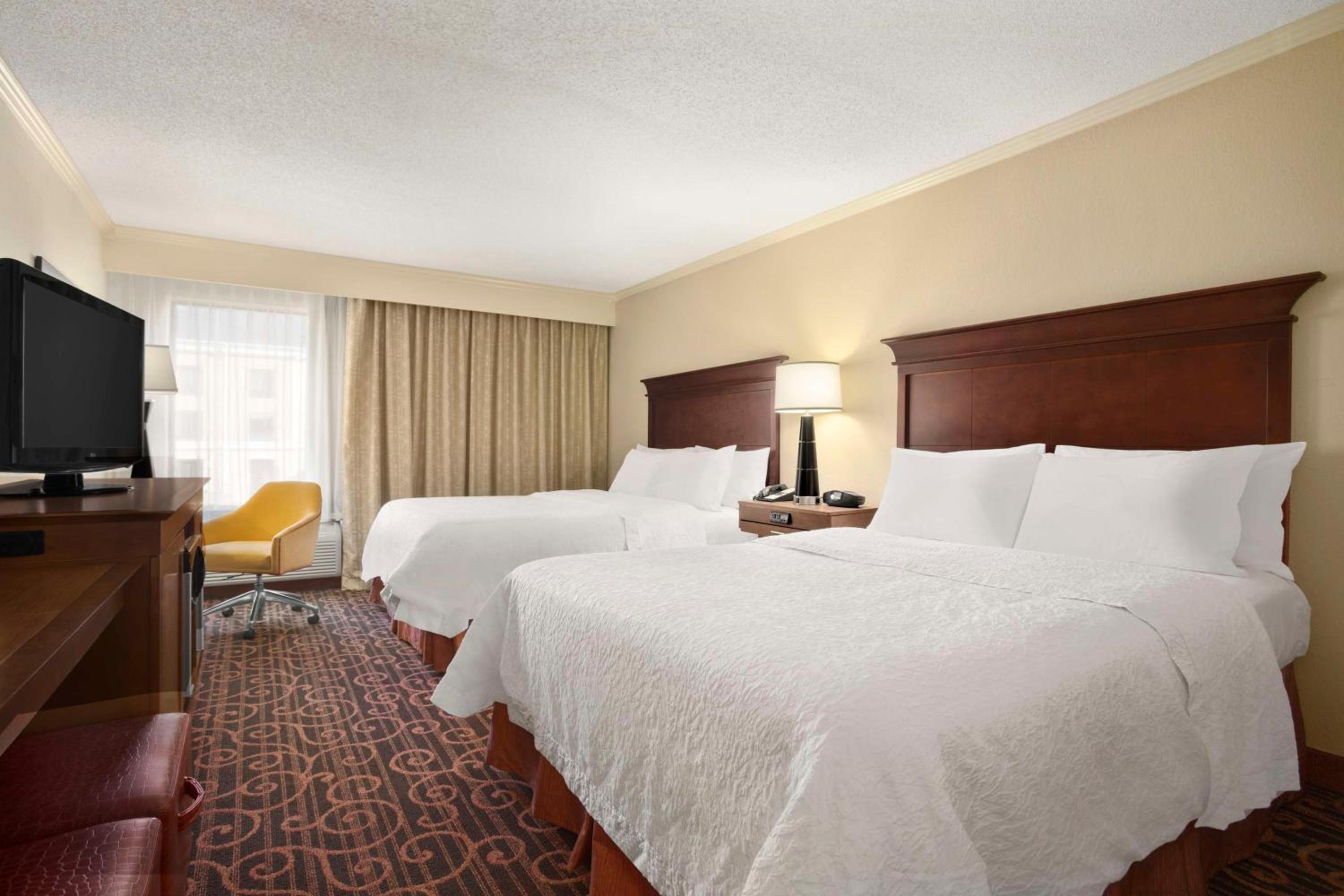 Room with Two Queen Beds - Non-Smoking photo 2