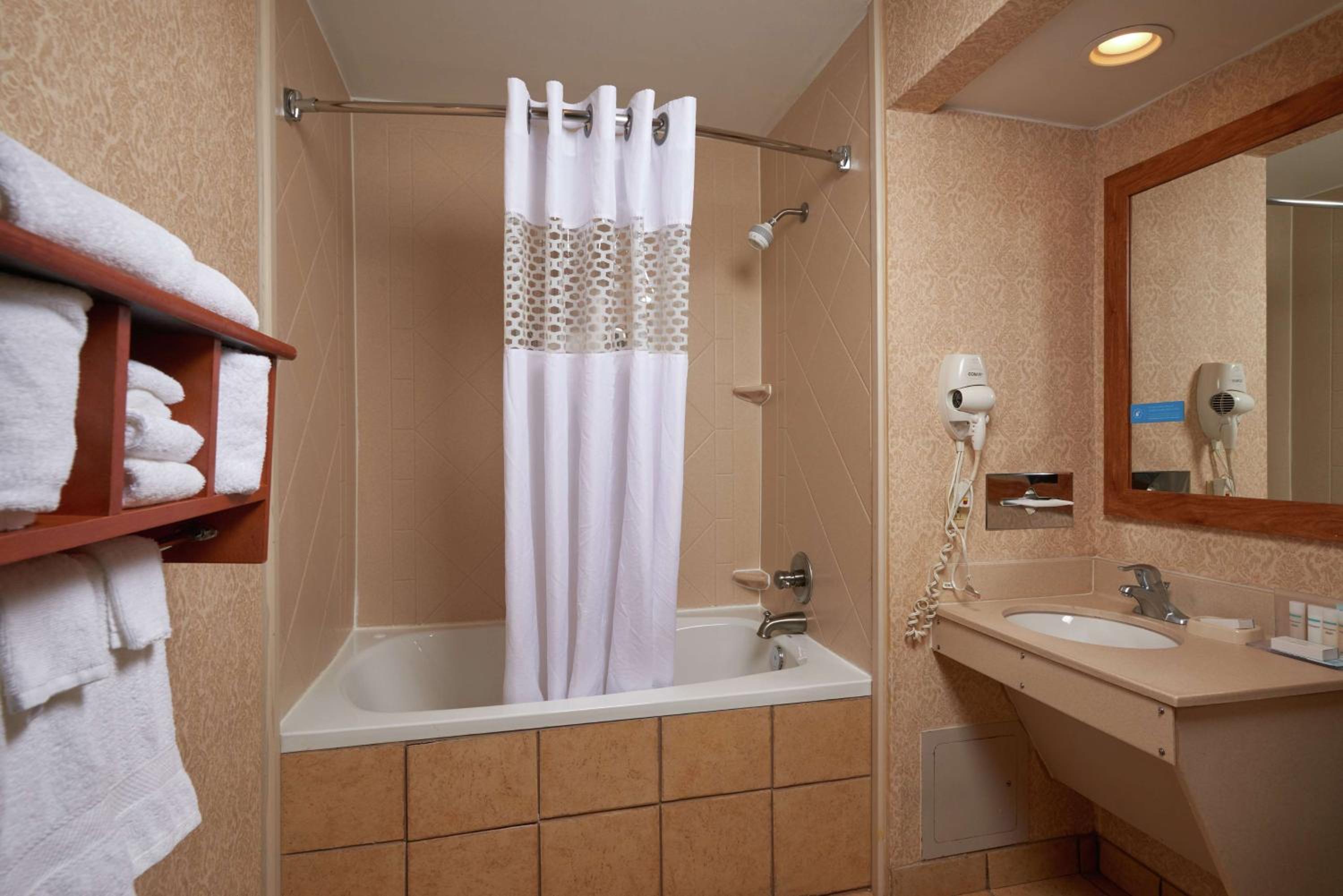 King Room with Spa Bath - Photo 4