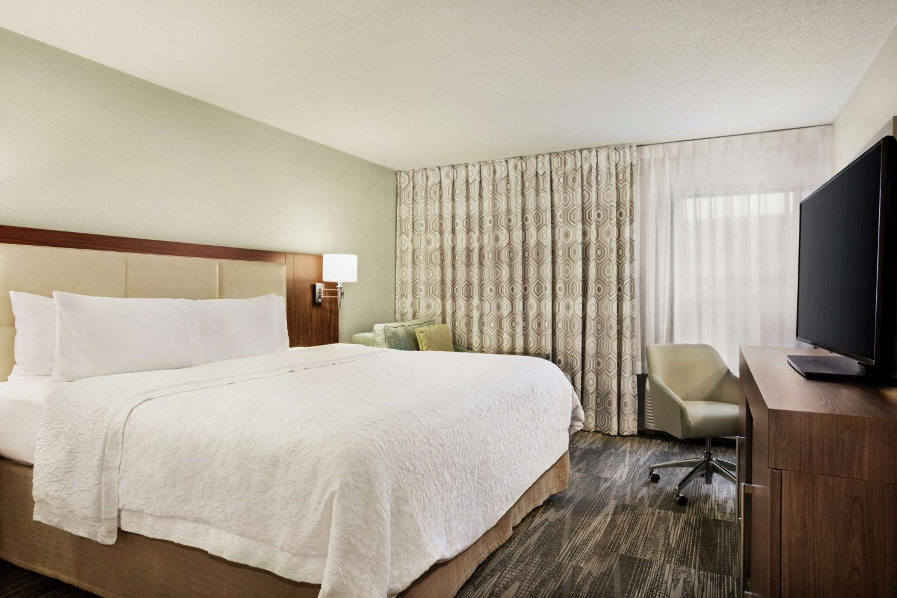 King Room with King Bed - Non-Smoking - Photo 1