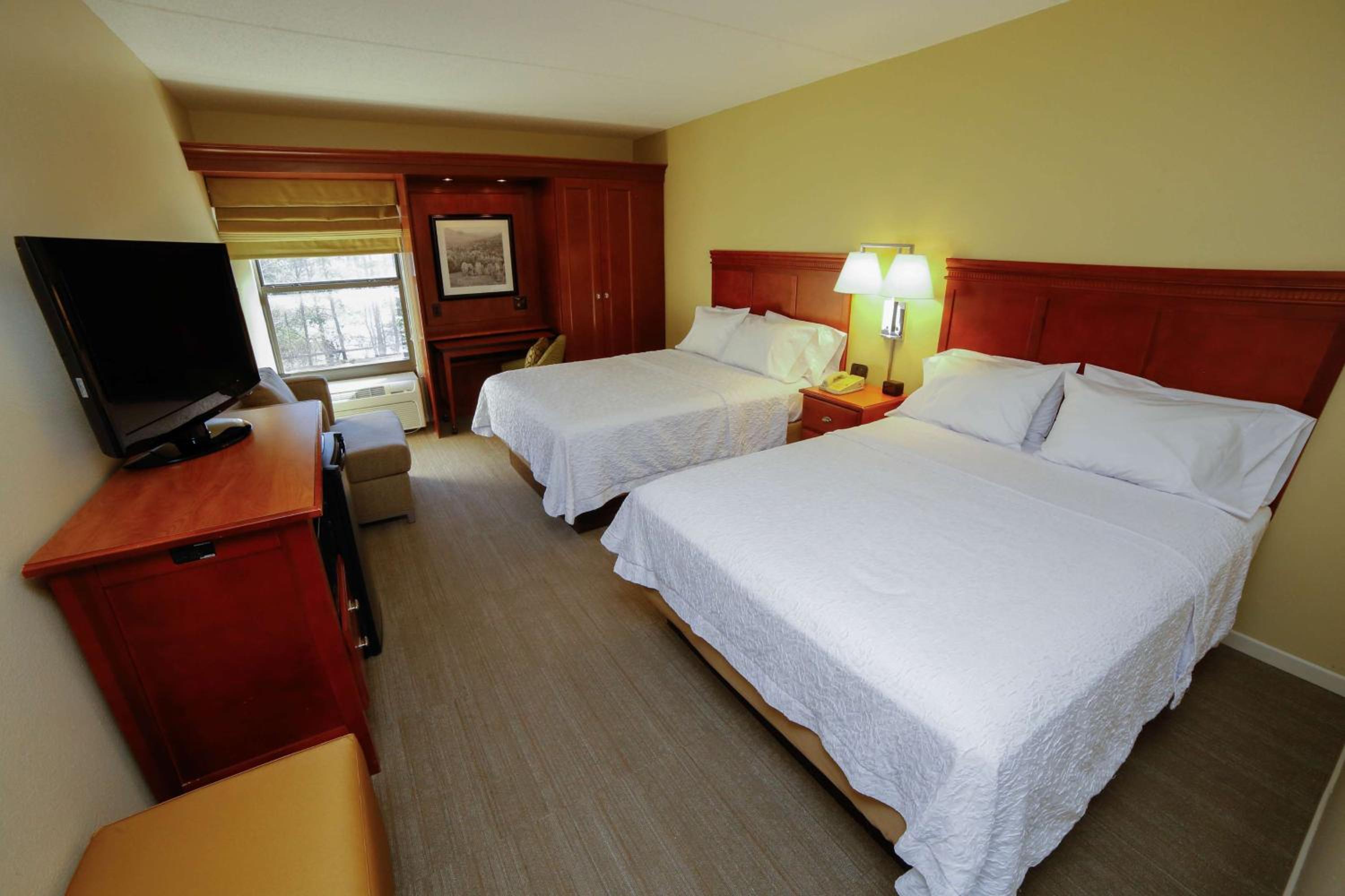 Room with Two Queen Beds - Non-Smoking - Photo 1
