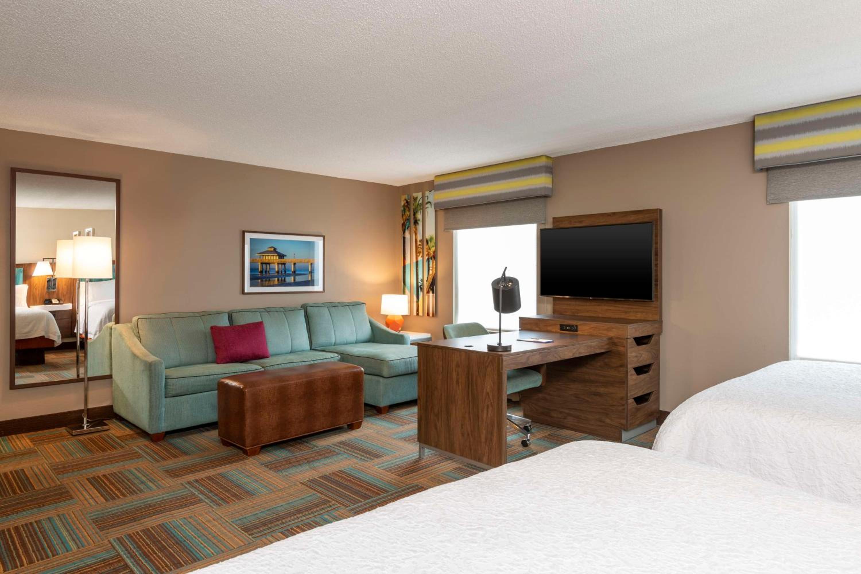 Queen Studio Suite with Two Queen Beds - Non-Smoking - Photo 1
