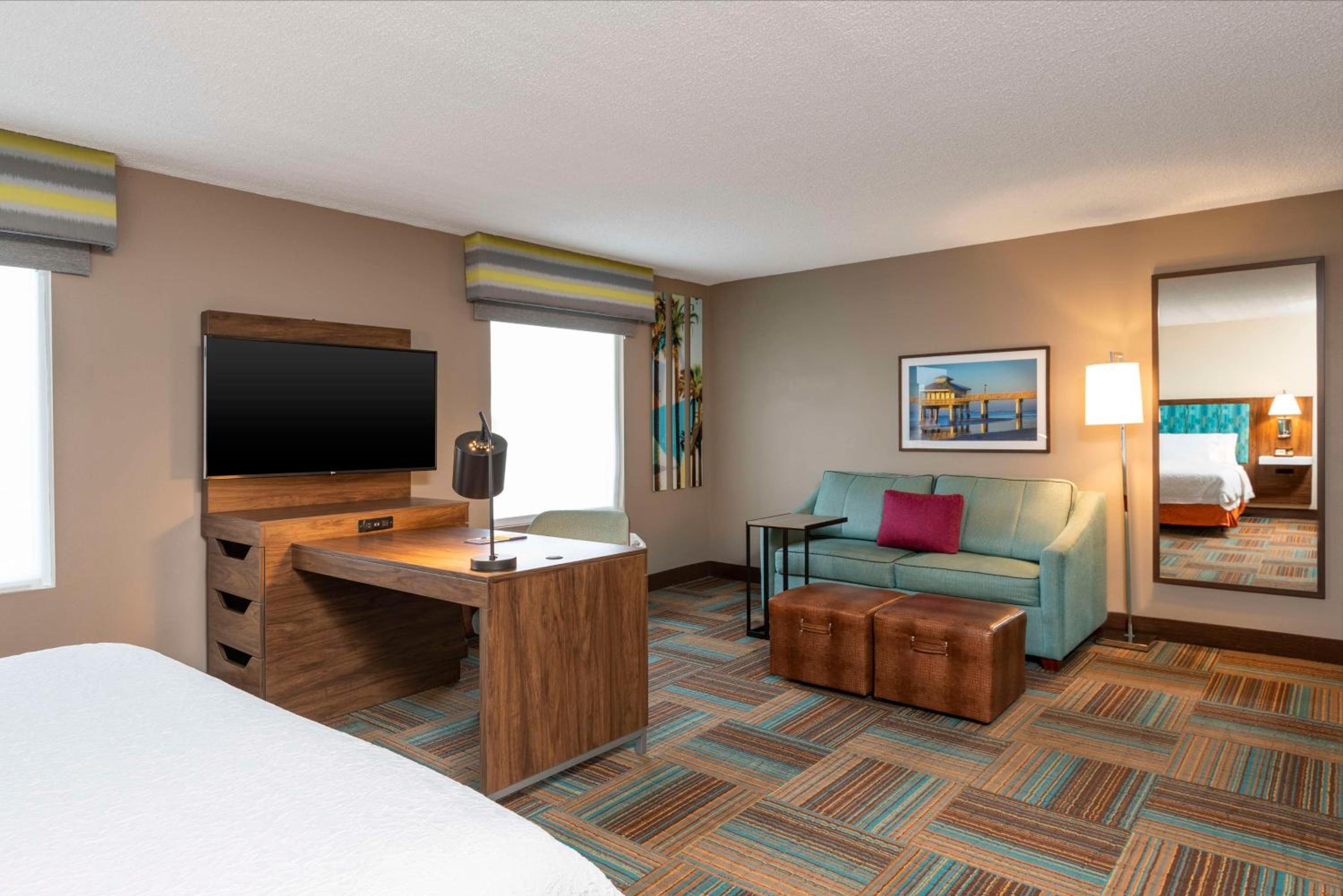 King Studio Suite - Non-Smoking - Photo 3