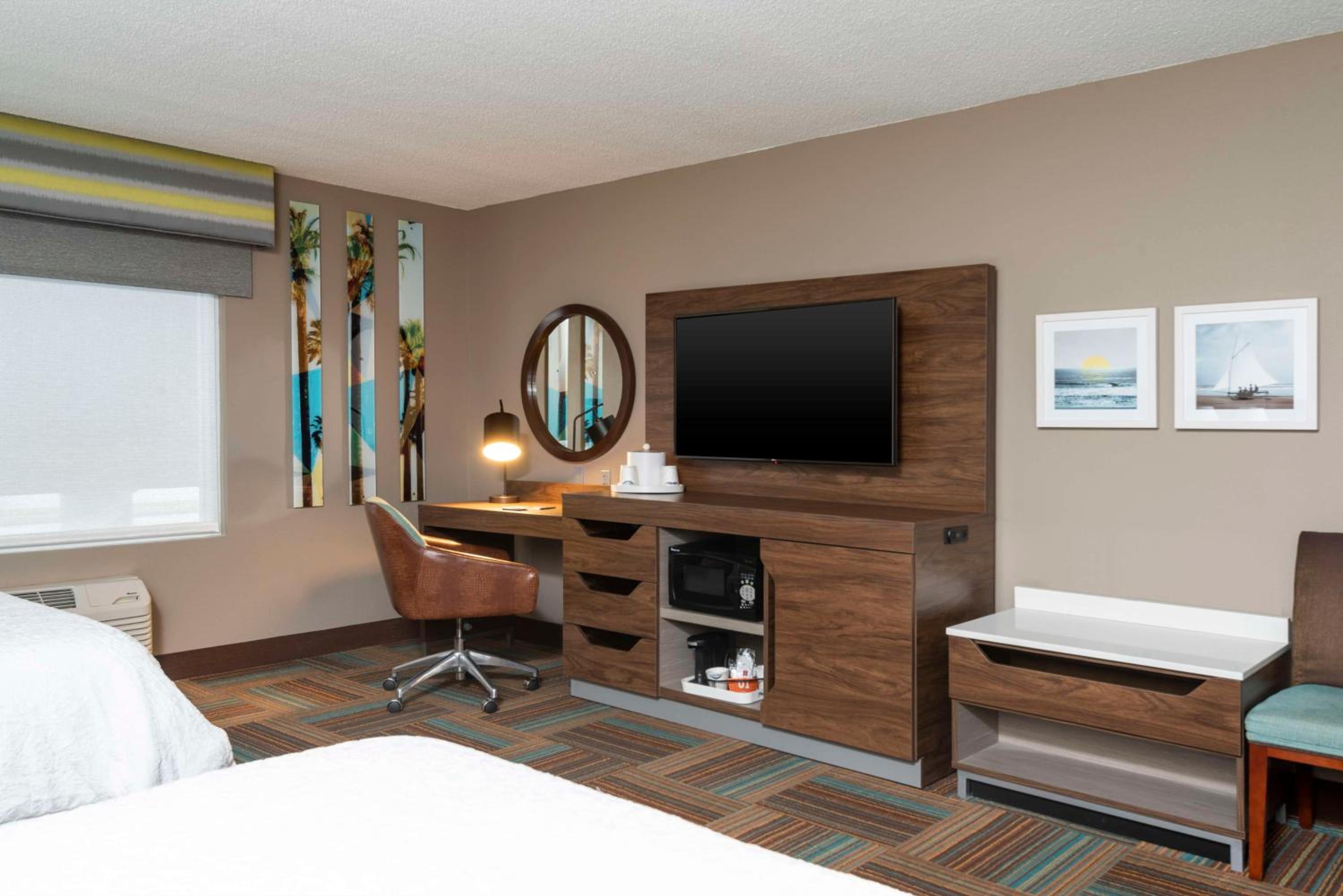 Queen Room with Two Queen Beds - Mobility and Hearing Access/Non-Smoking - Photo 3