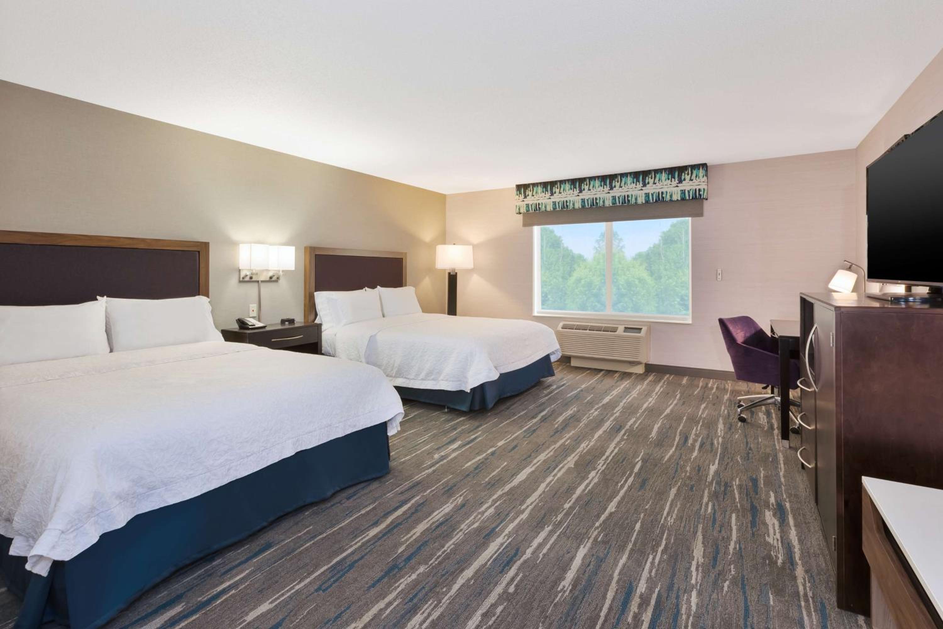 Room with Two Queen Beds - Non-Smoking - Photo 3