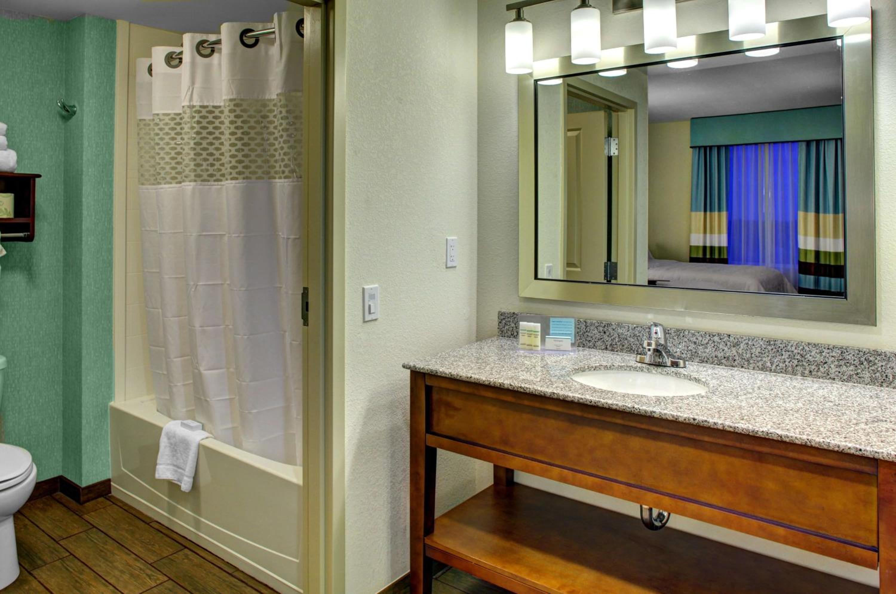 Queen Studio Suite with Two Queen Beds - Non-Smoking photo 2
