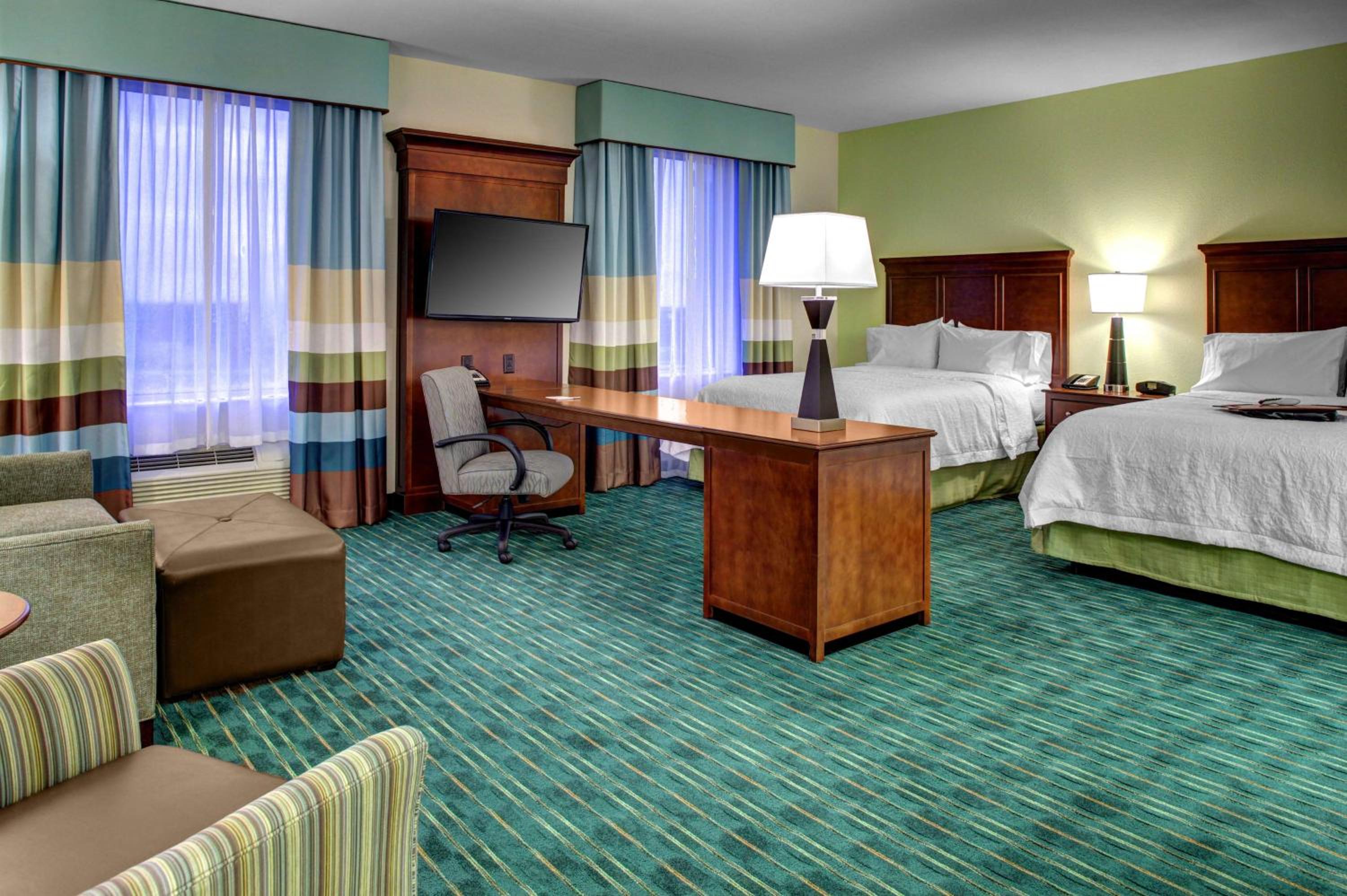 Queen Studio Suite with Two Queen Beds - Non-Smoking photo 3
