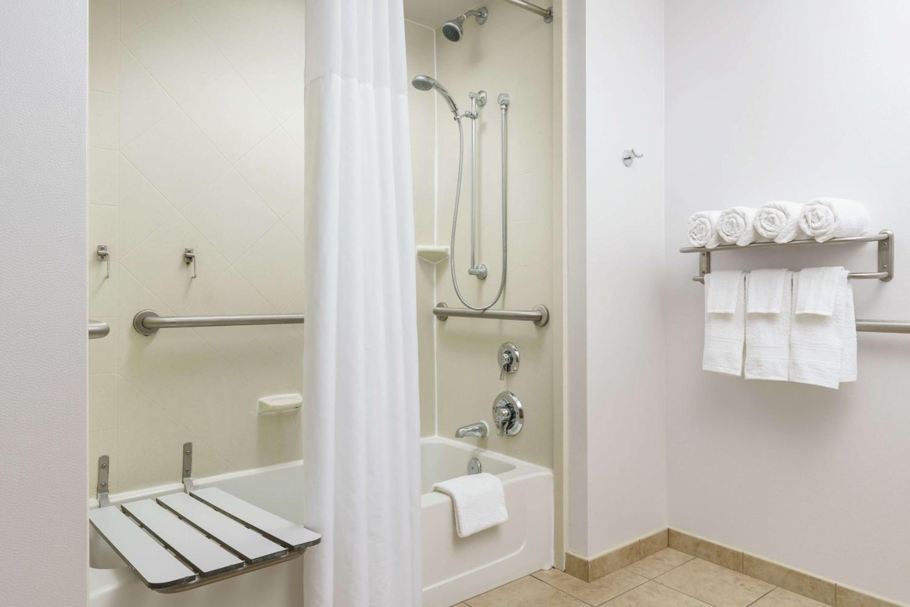 Queen Room with Two Queen Beds - Mobility and Hearing Access/Non-Smoking - Photo 2