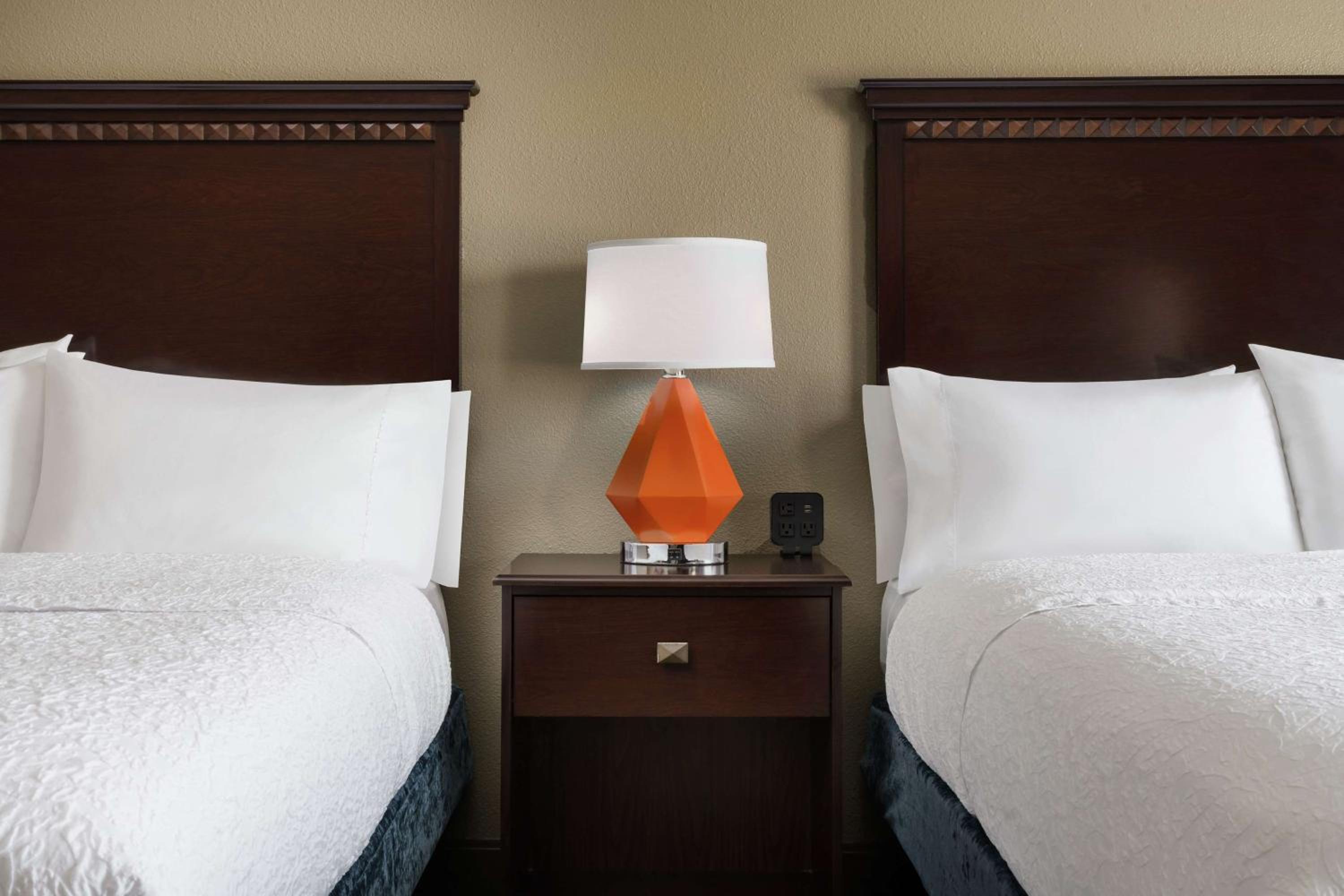 Room with Two Queen Beds - Non-Smoking - Photo 2