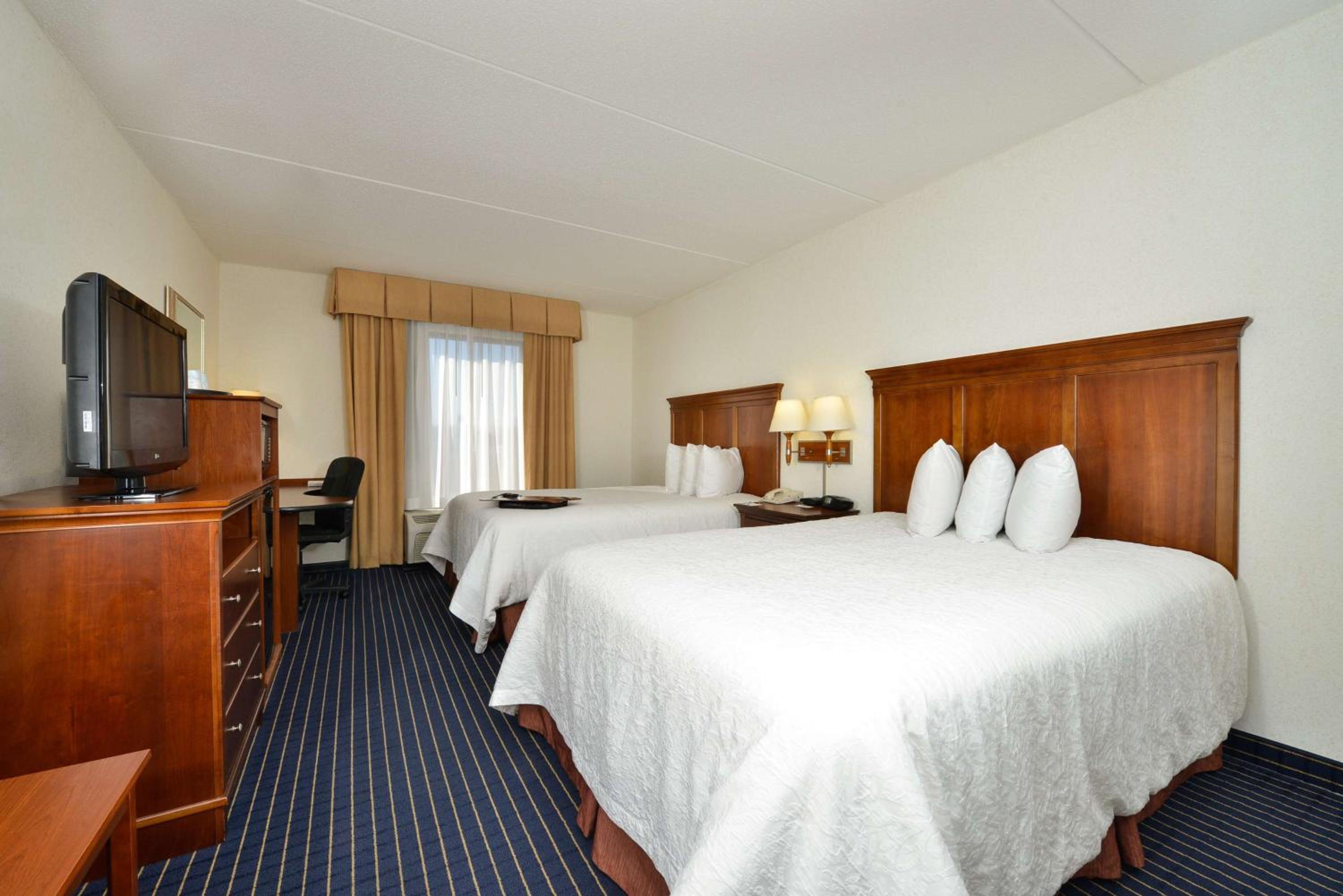 Room with Two Queen Beds - Non-Smoking - Photo 1