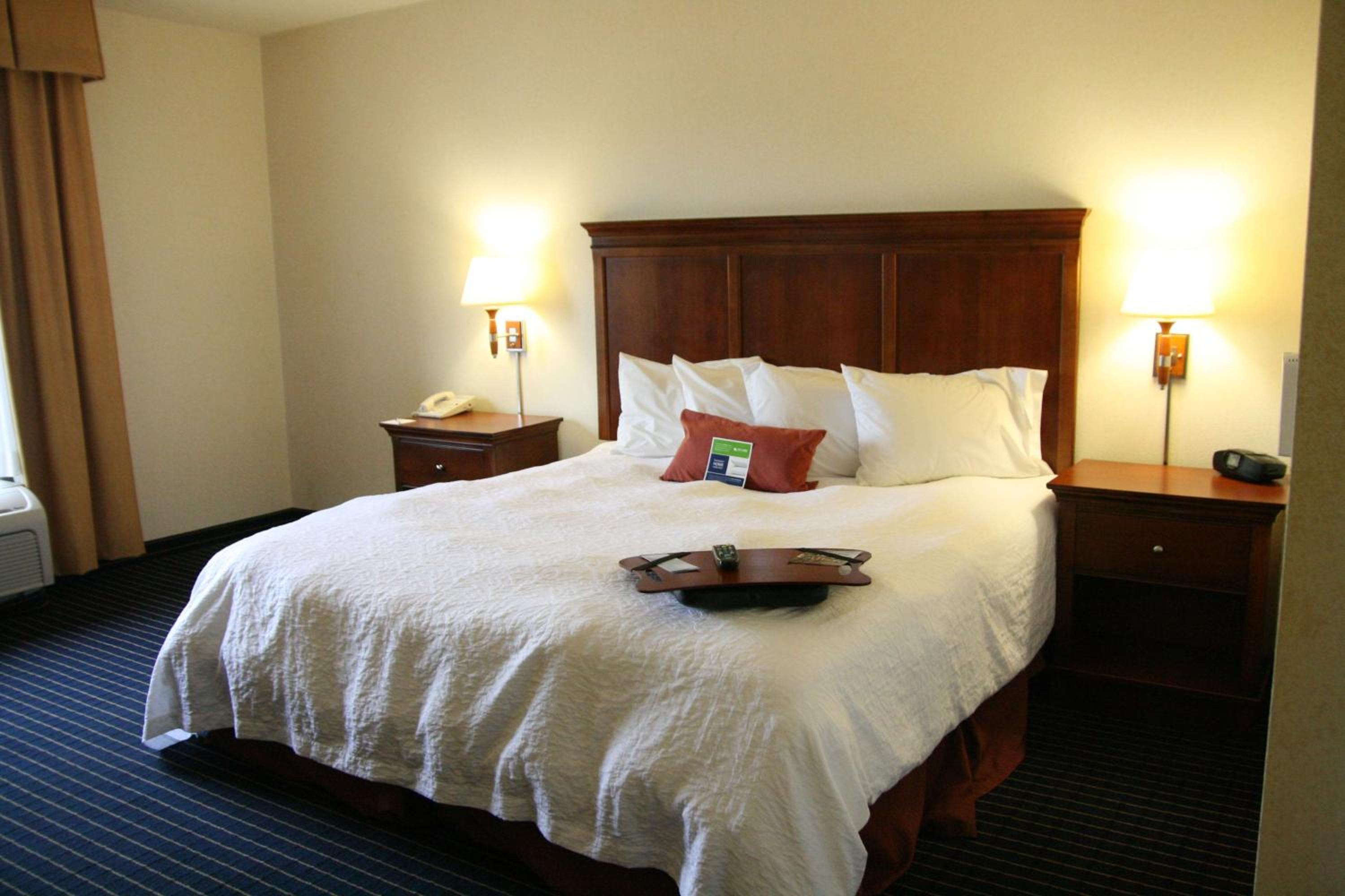 King Room with King Bed - Non-Smoking - Photo 1