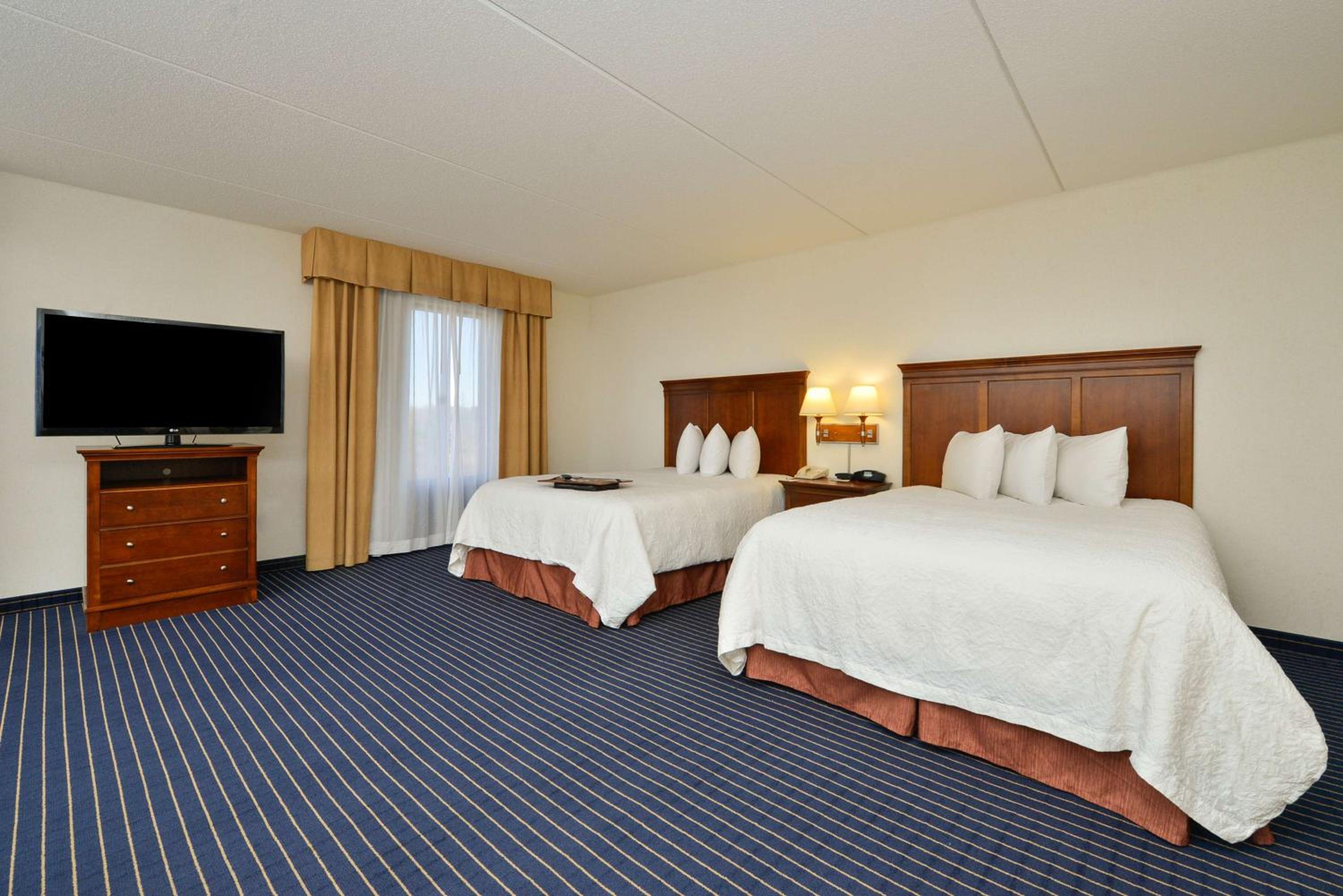 Queen Studio Suite with Two Queen Beds - Non-Smoking - Photo 2