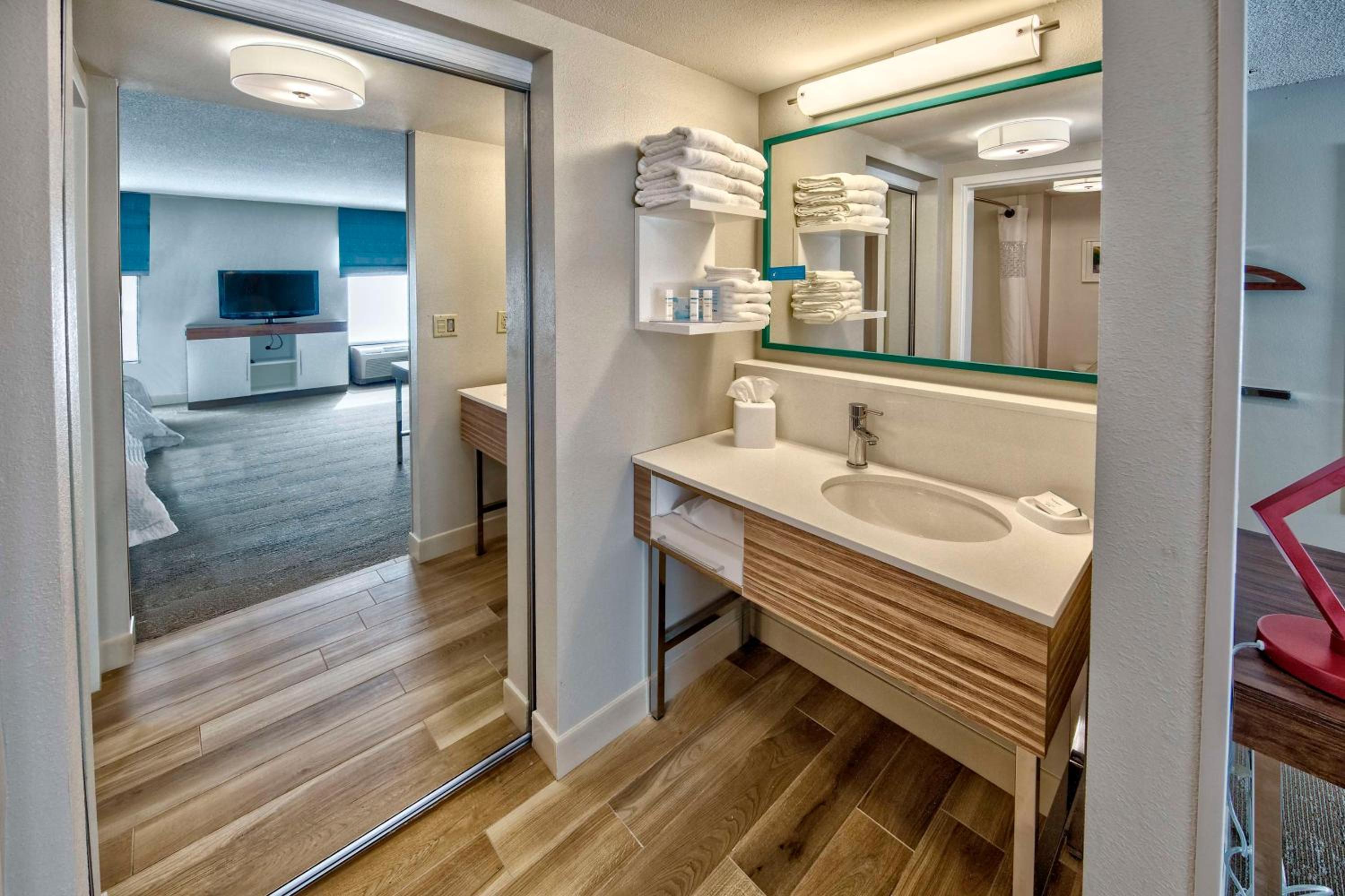 King Studio Suite - Non-Smoking - Photo 5